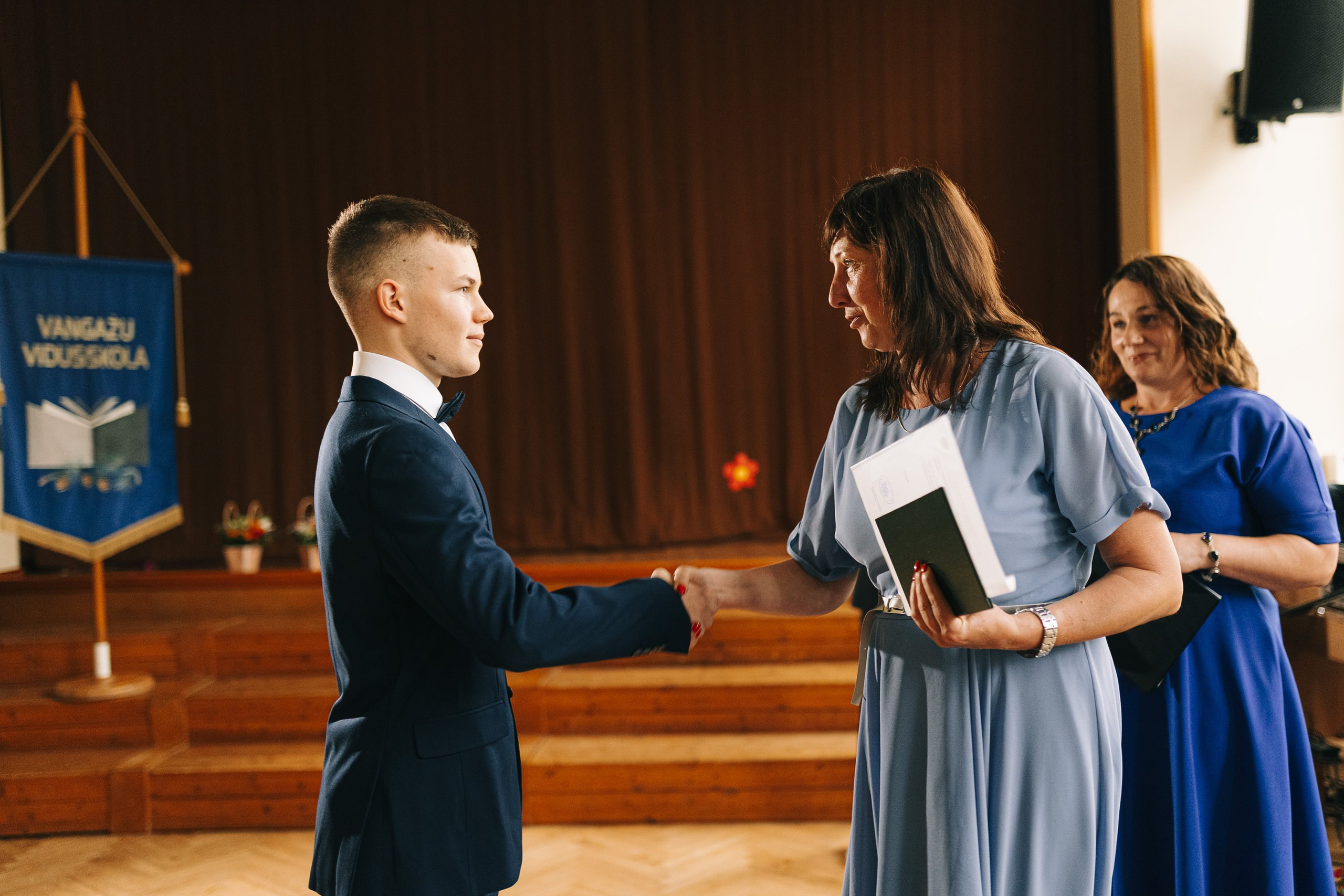 Skolas izlaiduma fotogrāfs