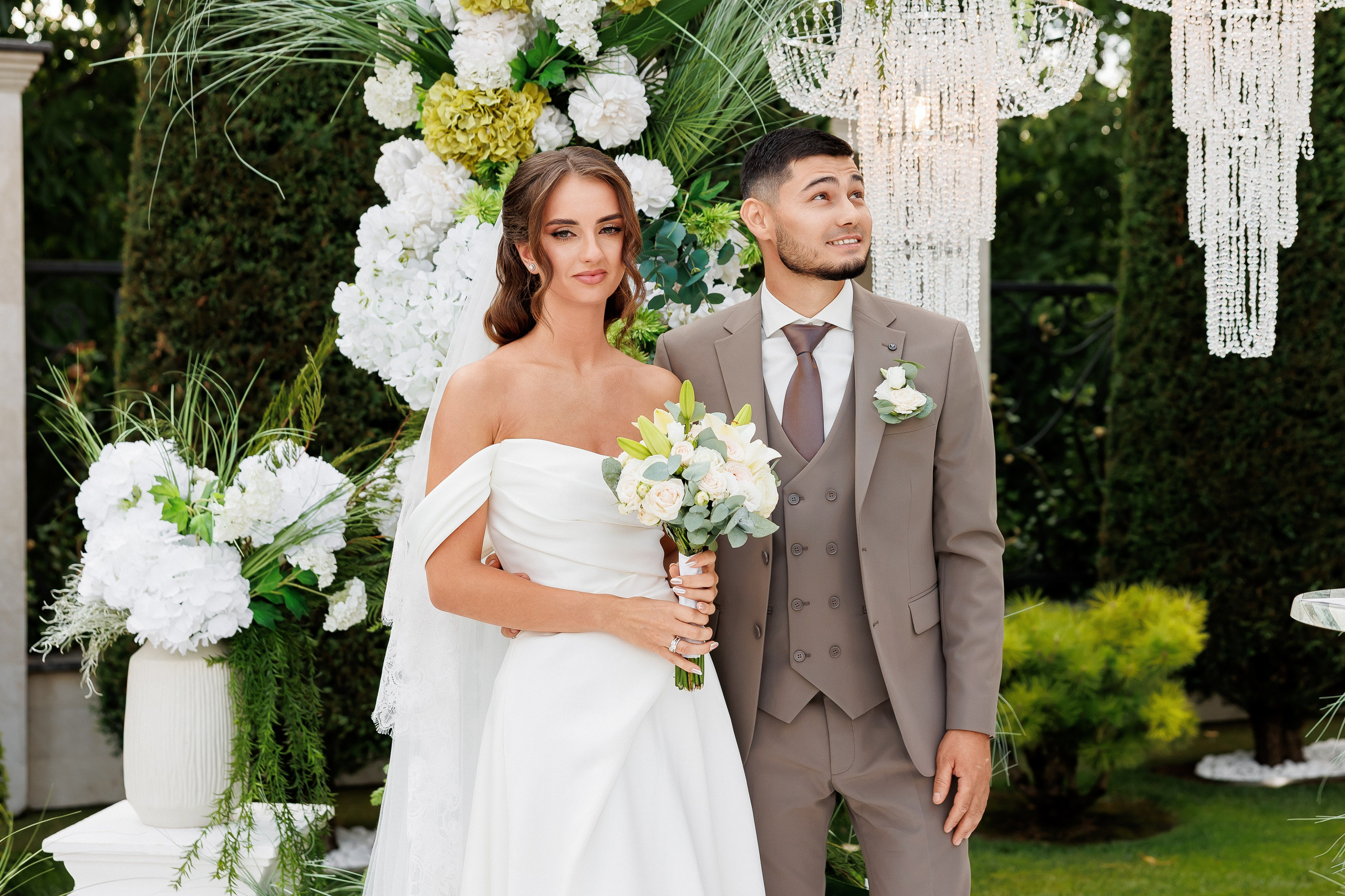 Eugen & Livia — Grand Elysee — Wedding Day. Servicii Foto și Video 067188353