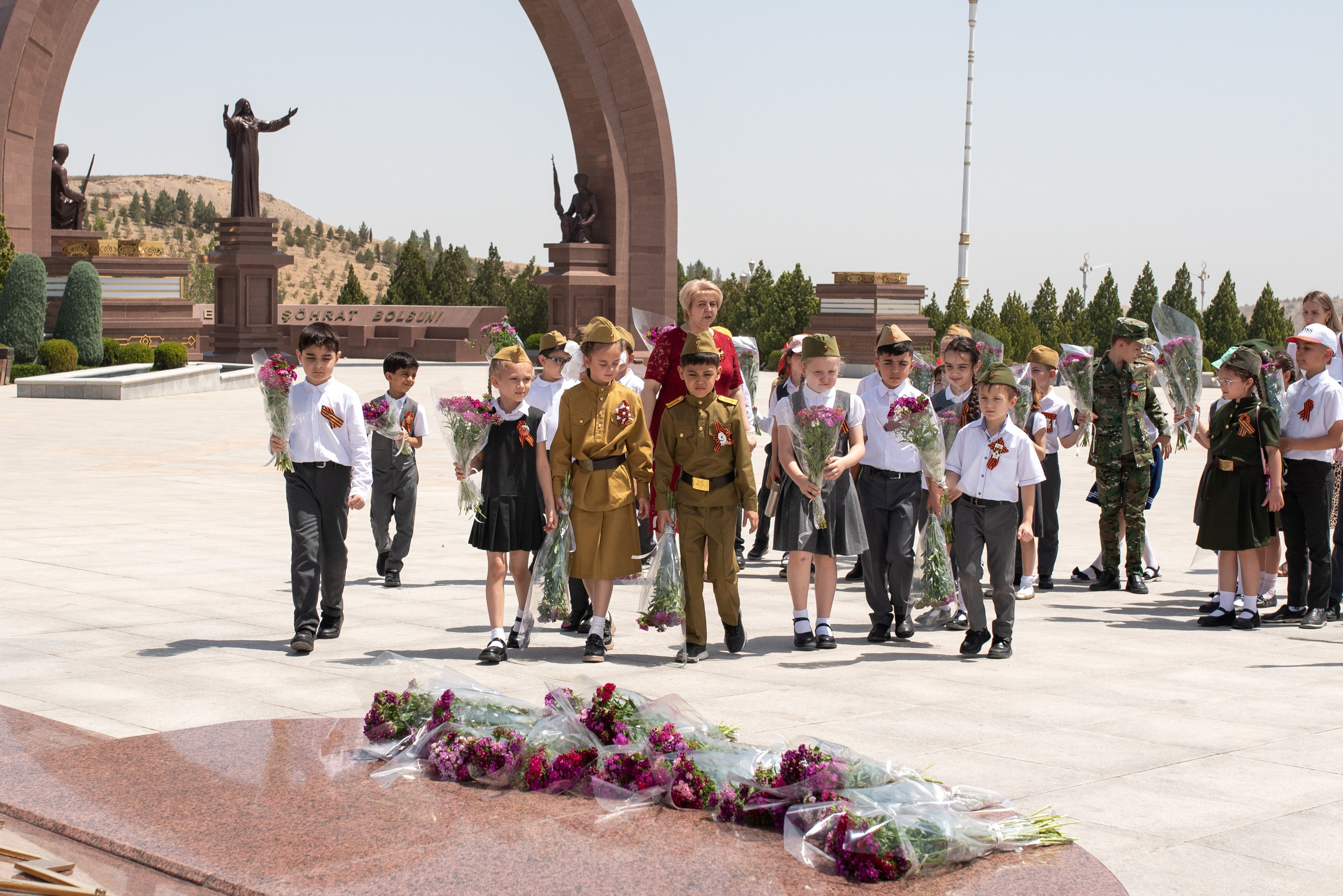 Вечный огонь 2"А» класс. Ваш фотограф в Ашхабаде Гамлет Осипов