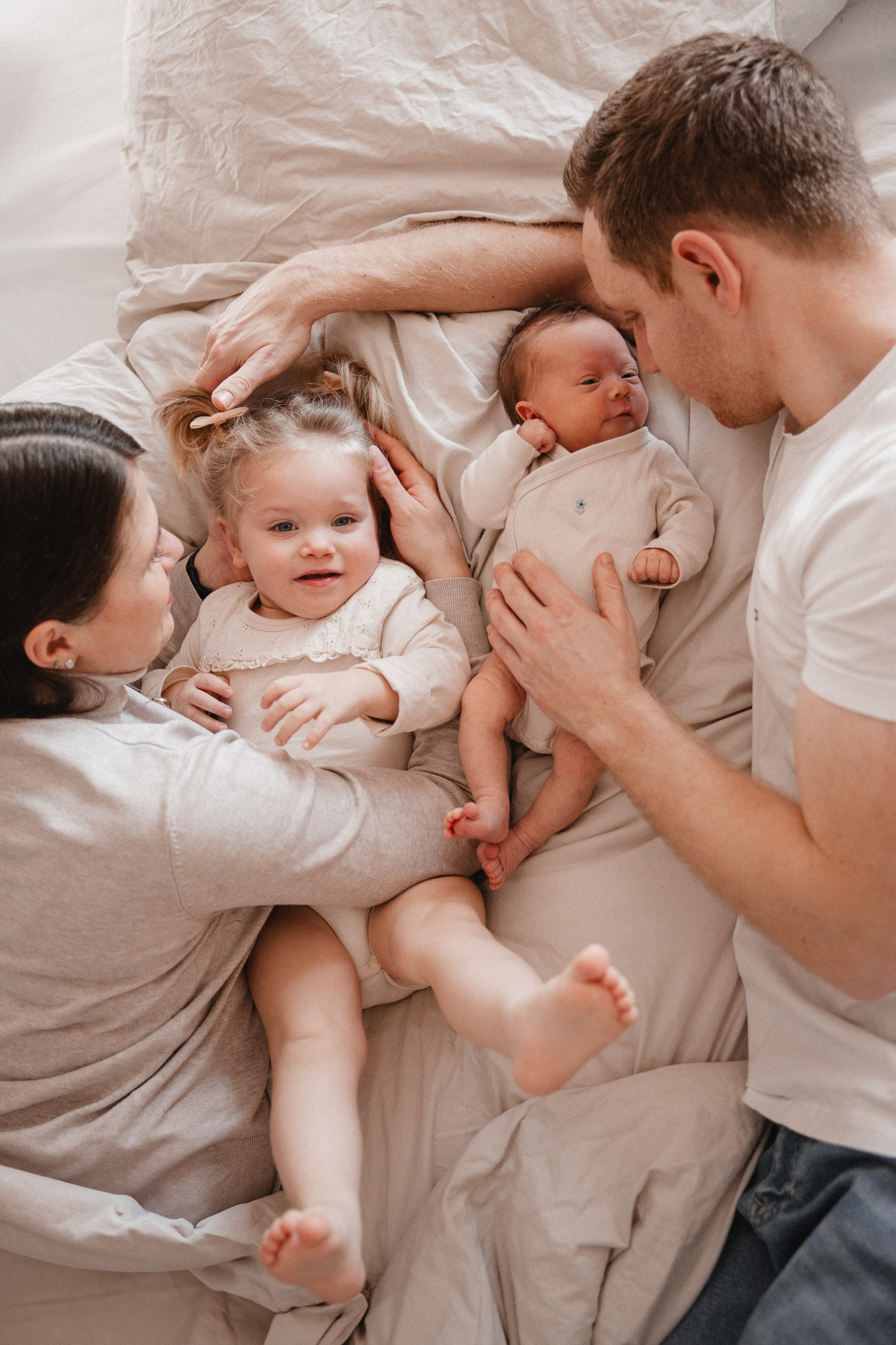 Neugeborenenfotos Zuhause. Hochzeitsfotografie |Hochzeitsfotograf Bochum | Hochzeitsfotograf Dortmund | Hochzeitsfotograf Essen | Hochzeitsfotograf Ruhrgebiet