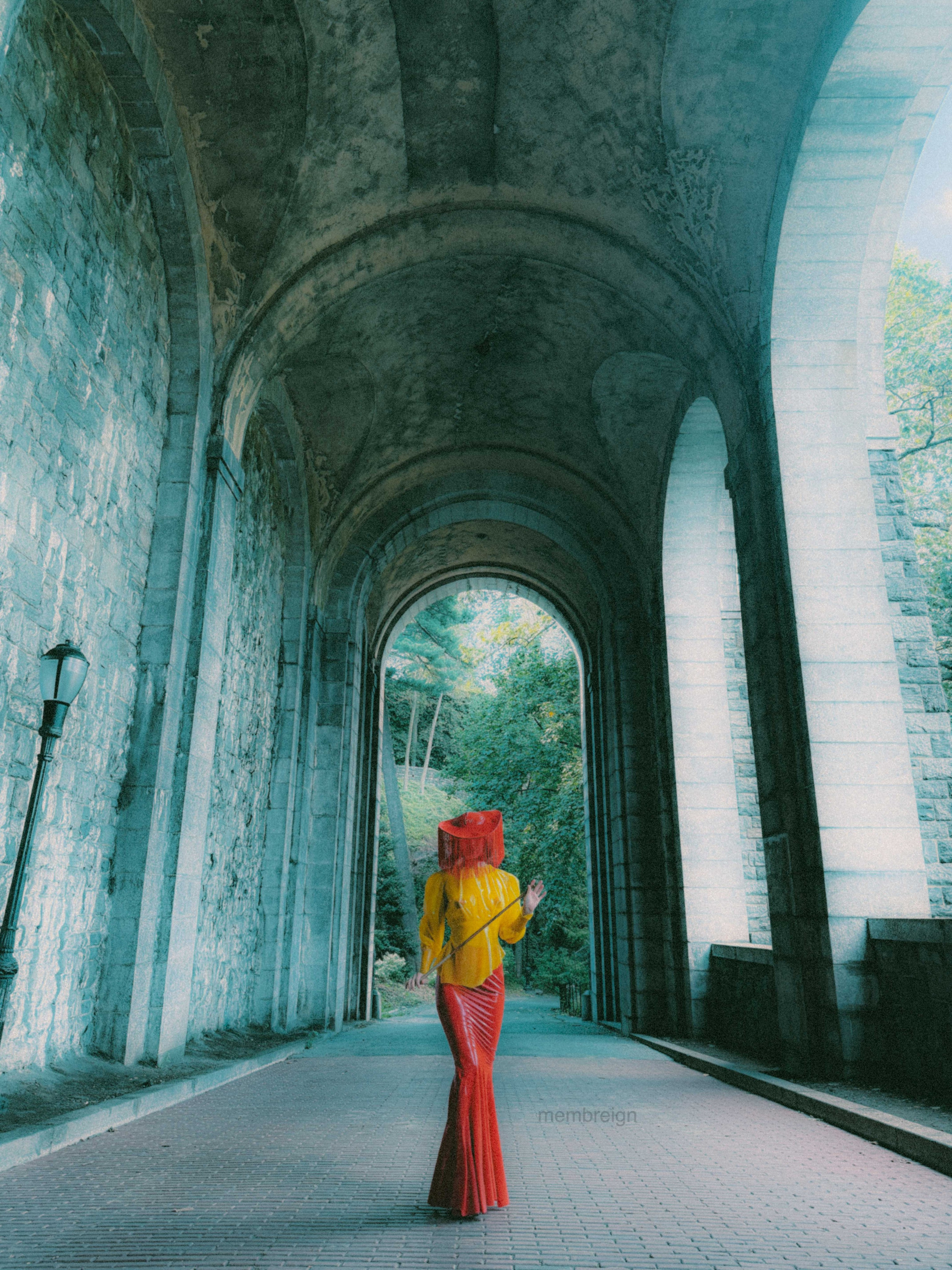 Seeing through. Membreign