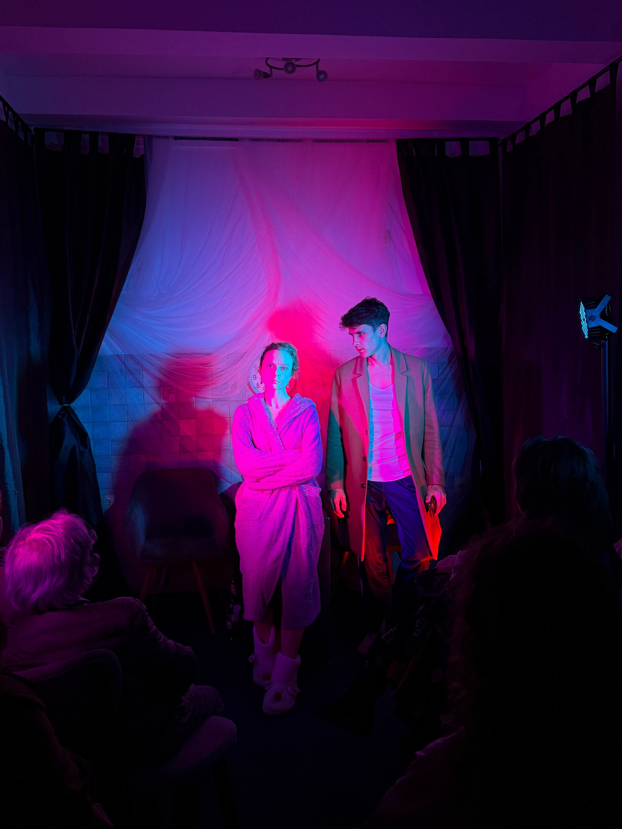 Фоторепортаж вистави у Будві. Портретний фотограф Альона Новгородцева