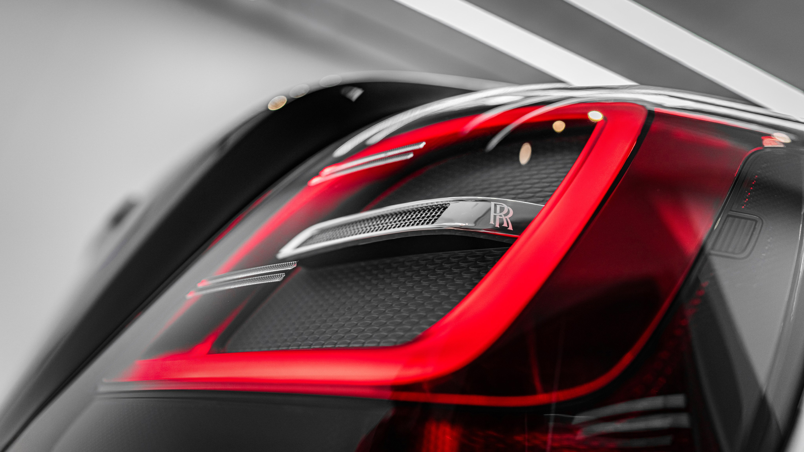 ROLLS-ROYCE. WORLDWIDE COMMERCIAL AUTOMOTIVE PHOTOGRAPHER