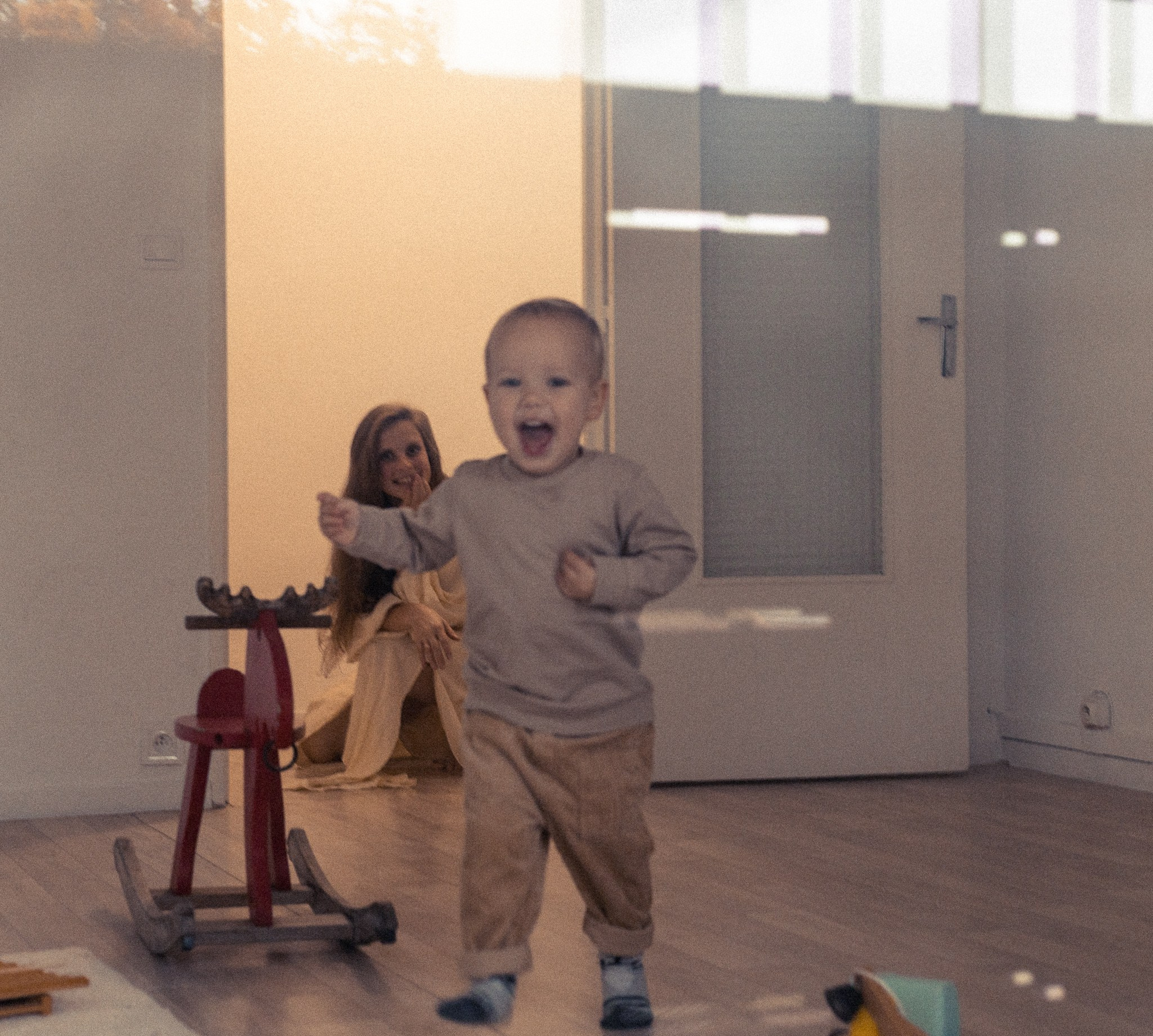 Séance photo mère et bébé. Histoires d’amour, séances photos de famille et de mariage en France