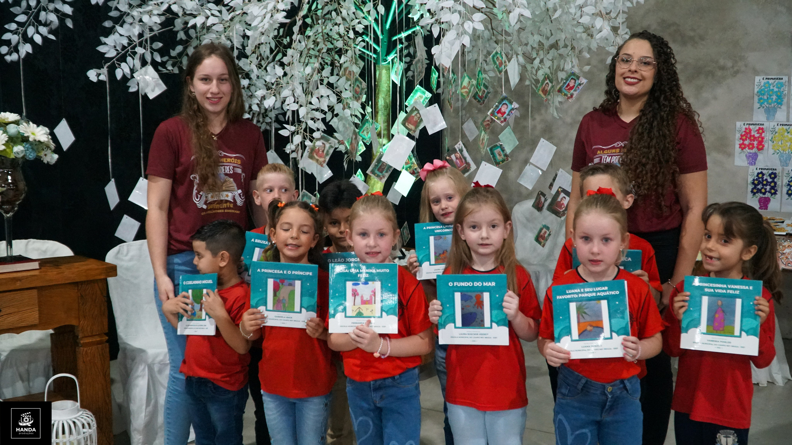 Noite autógrafos colégio Aurélio Buarque de Holanda. Handa Produções