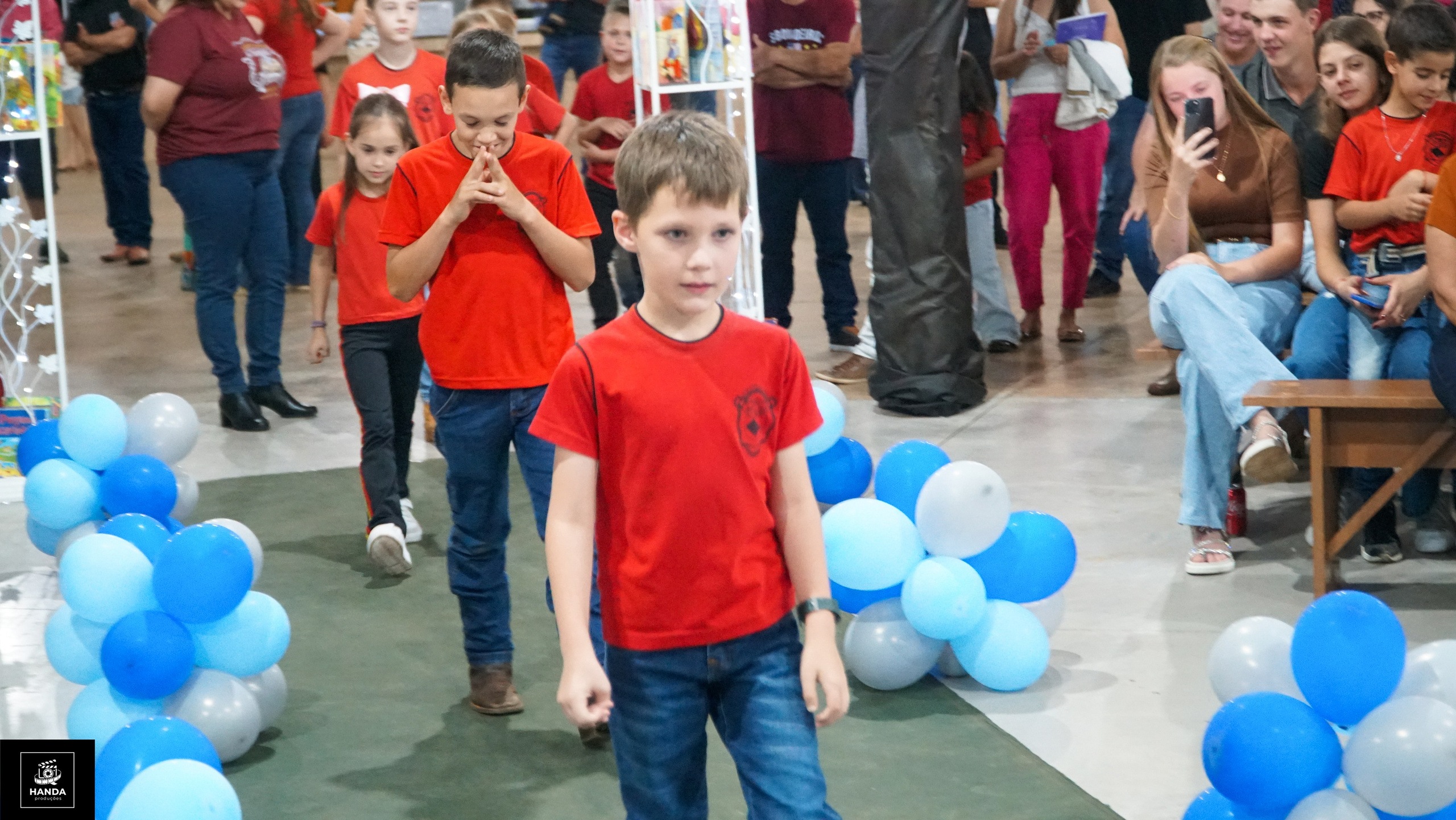 Noite autógrafos colégio Aurélio Buarque de Holanda. Handa Produções
