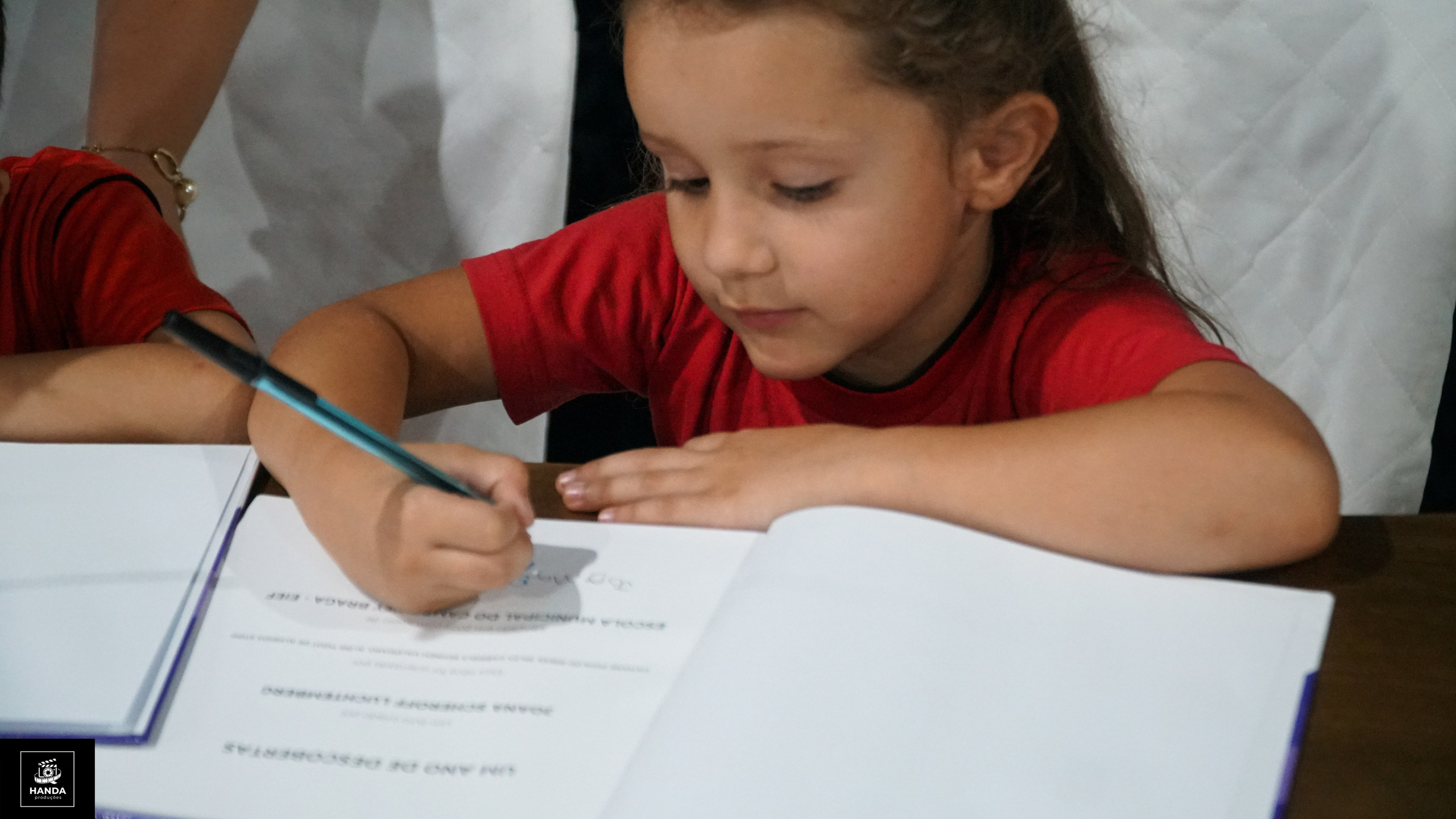 Noite autógrafos colégio Aurélio Buarque de Holanda. Handa Produções