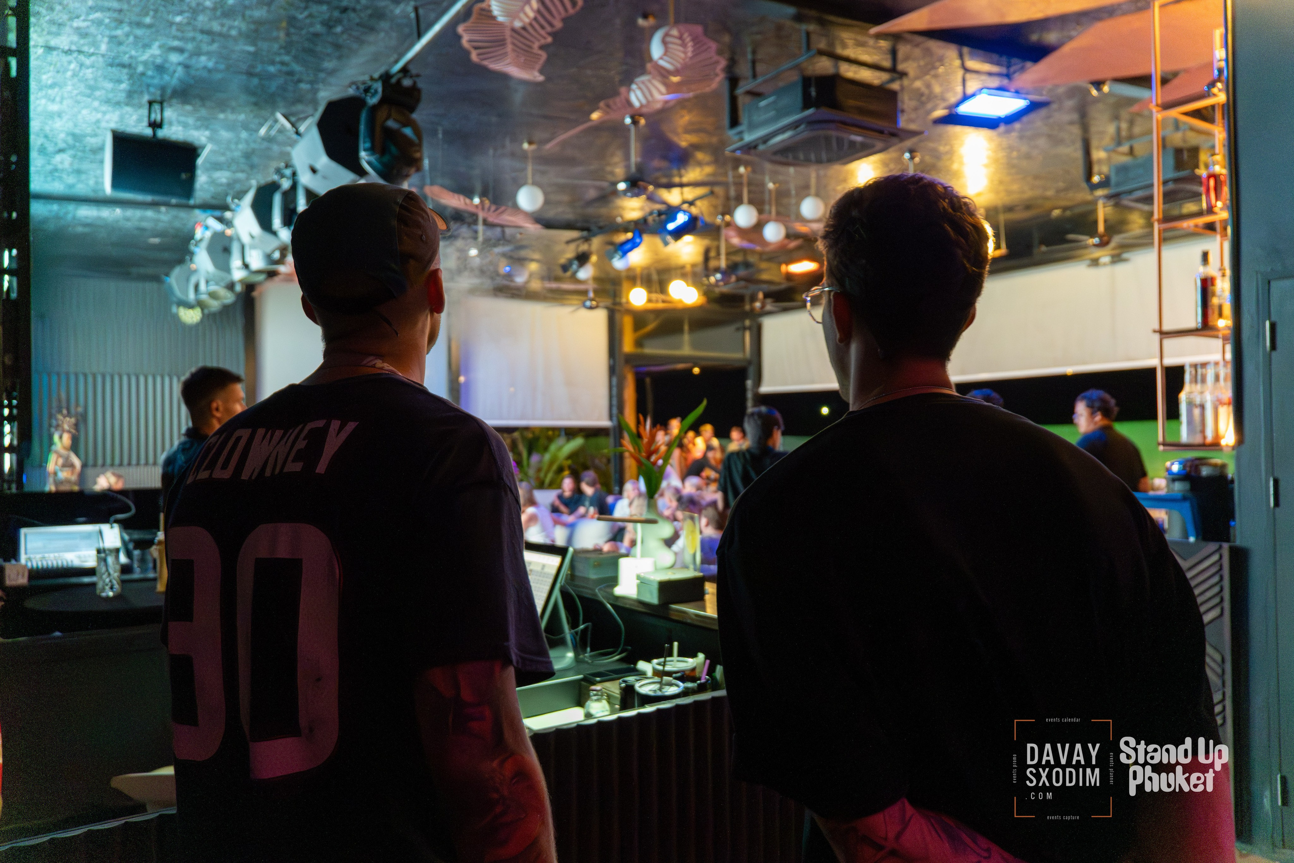 Standup Влада Лапина | Фоторепортаж | Афиша | DAVAYSXODIM.com PHUKET. АФИША|ФОТОРЕПОРТАЖИ|ИВЕНТЫ|ПХУКЕТ