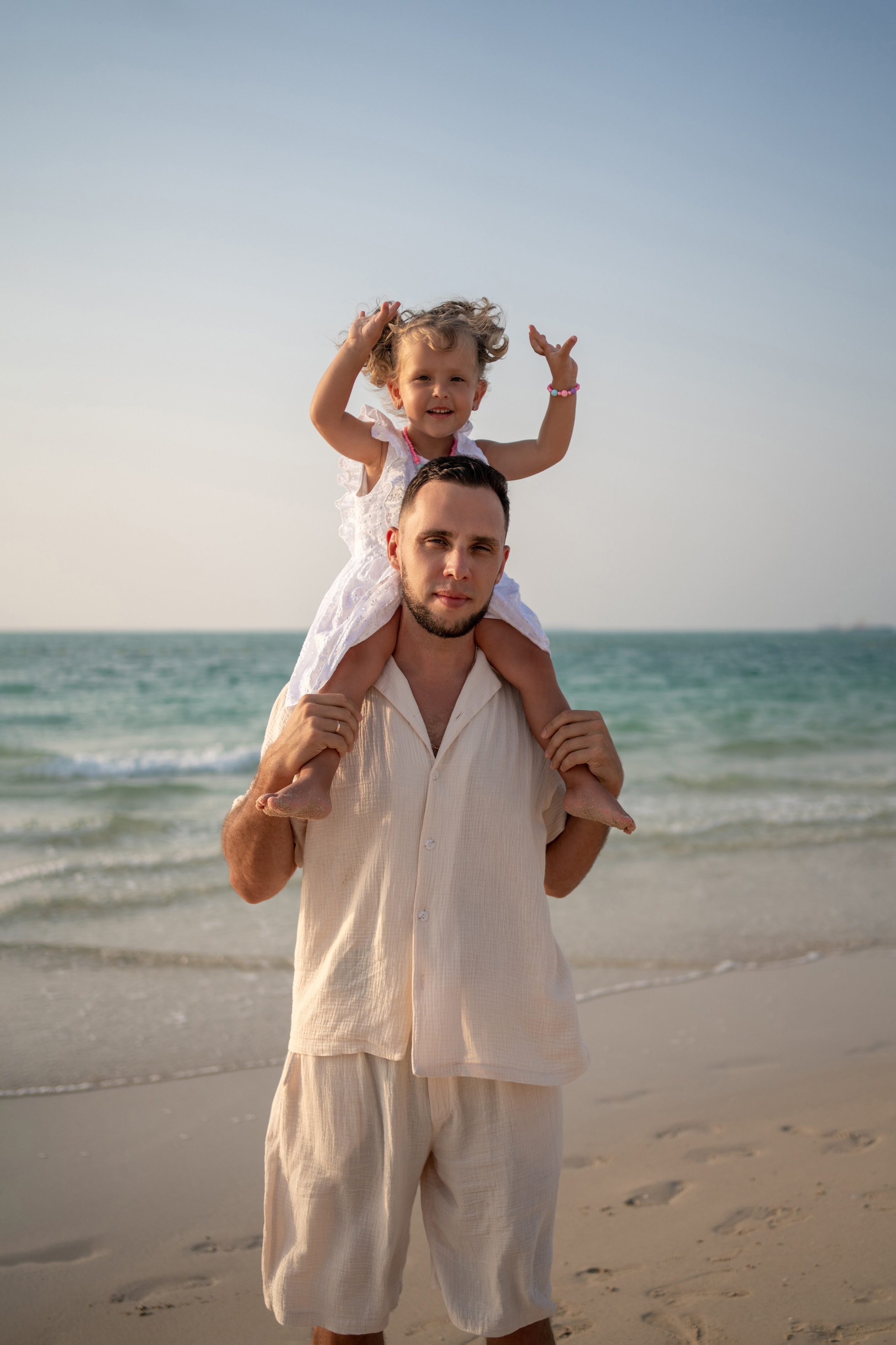 Golden hour, growing love. Angela Iakovleva — Family Photographer in Dubai