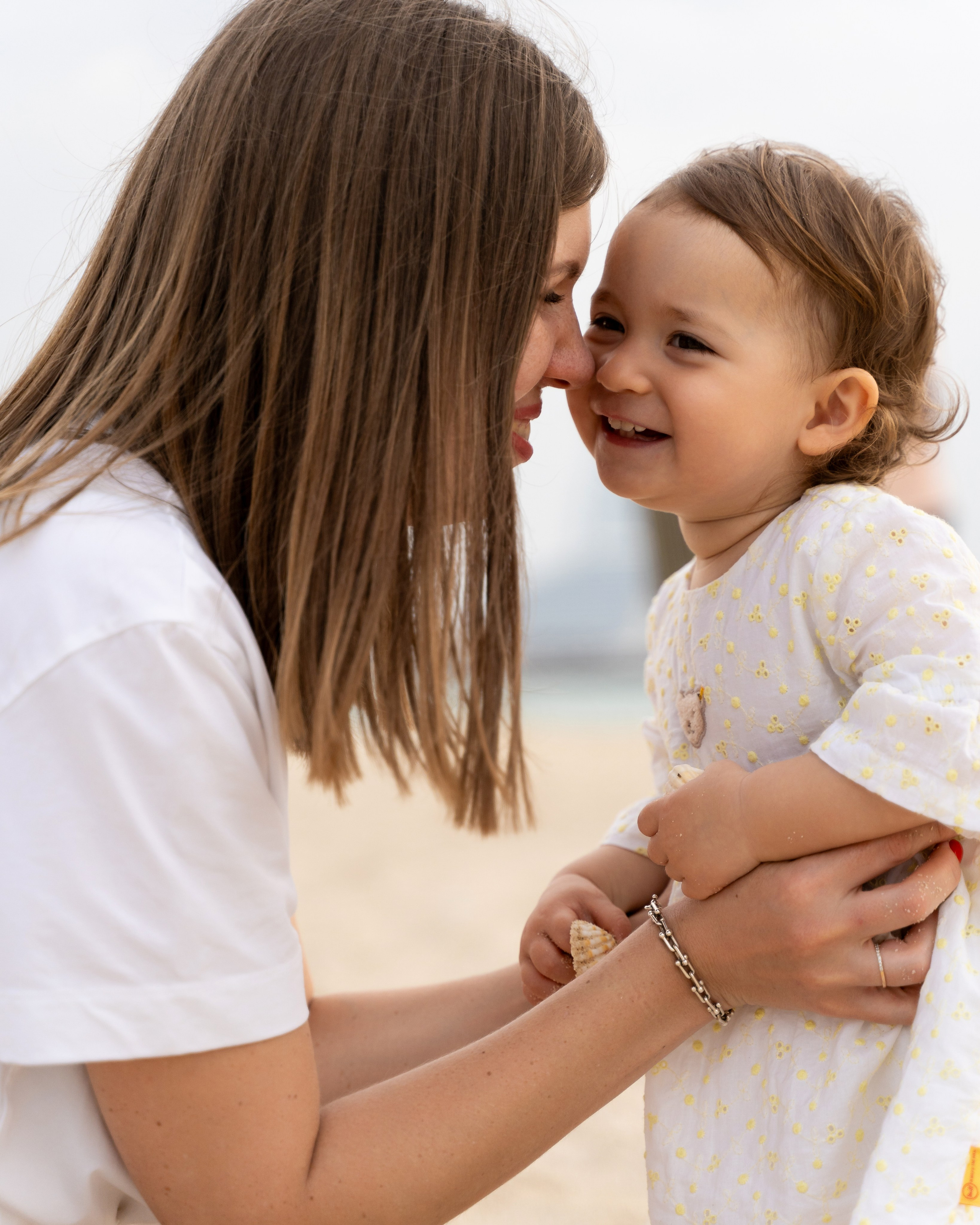 Семья на пляже в Дубае. Фотограф в Абу Даби Марина