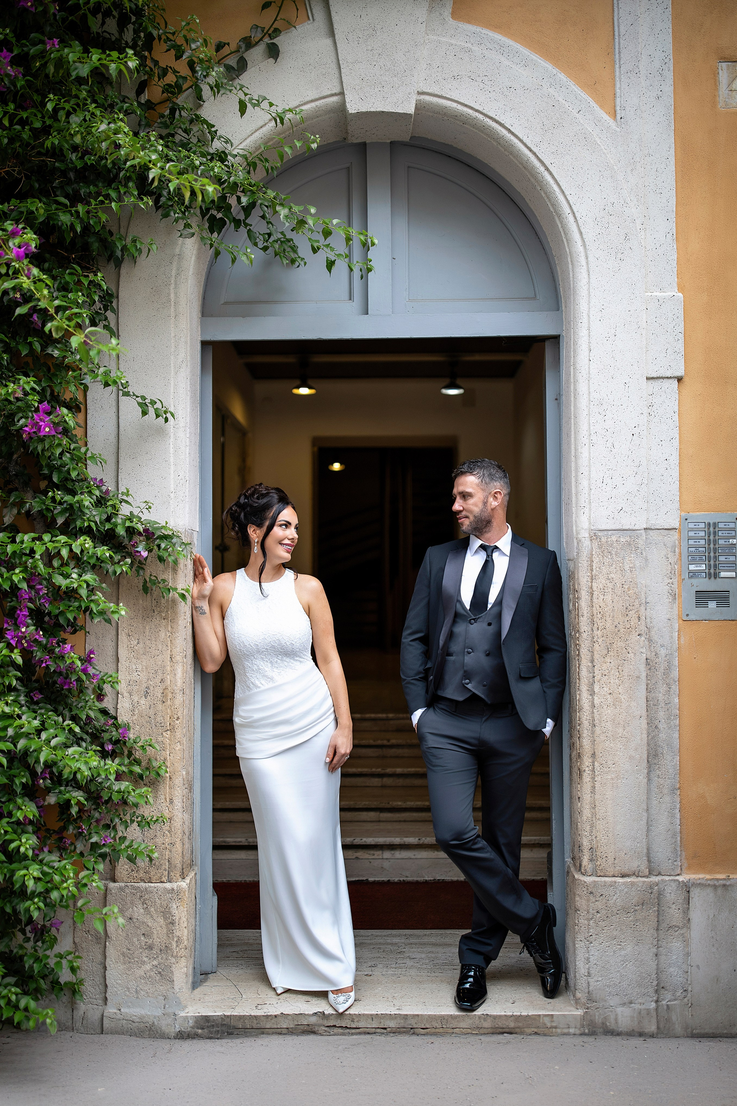 Romantic couple enjoying a photoshoot in Rome Italy