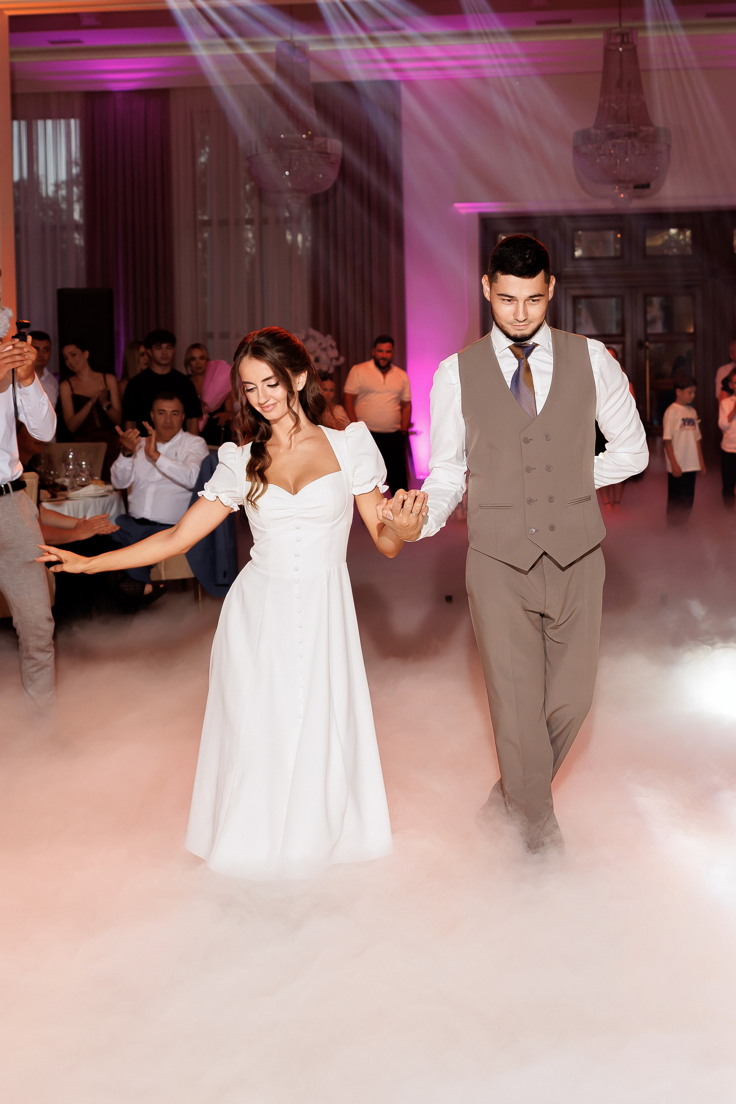 Eugen & Livia — Grand Elysee — Wedding Day. Servicii Foto și Video 067188353