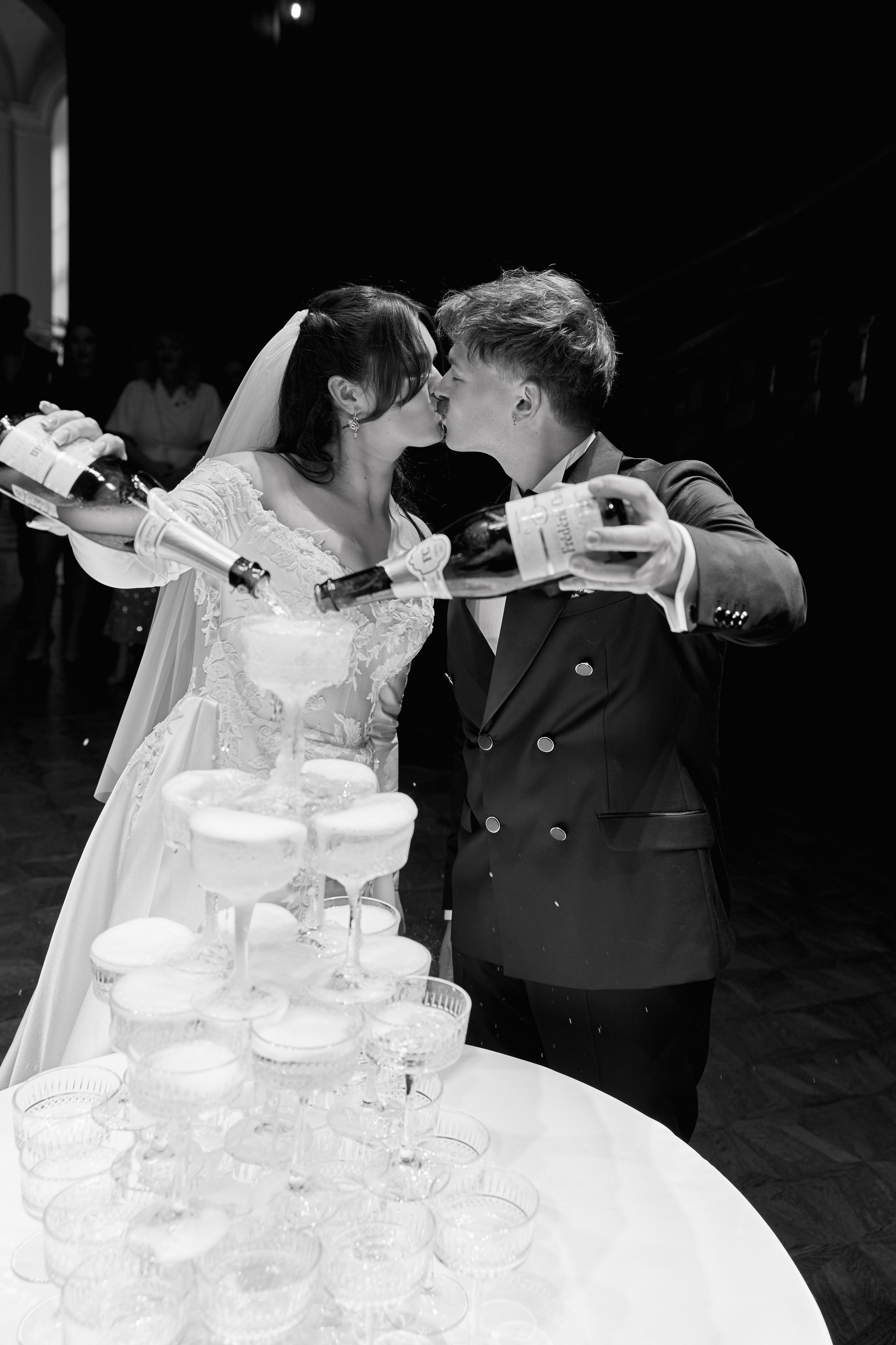 Wiktoria & Kacper. Pałac Goetz. Fotograf ślubny i rodzinny w Krakowie Yana Klymova