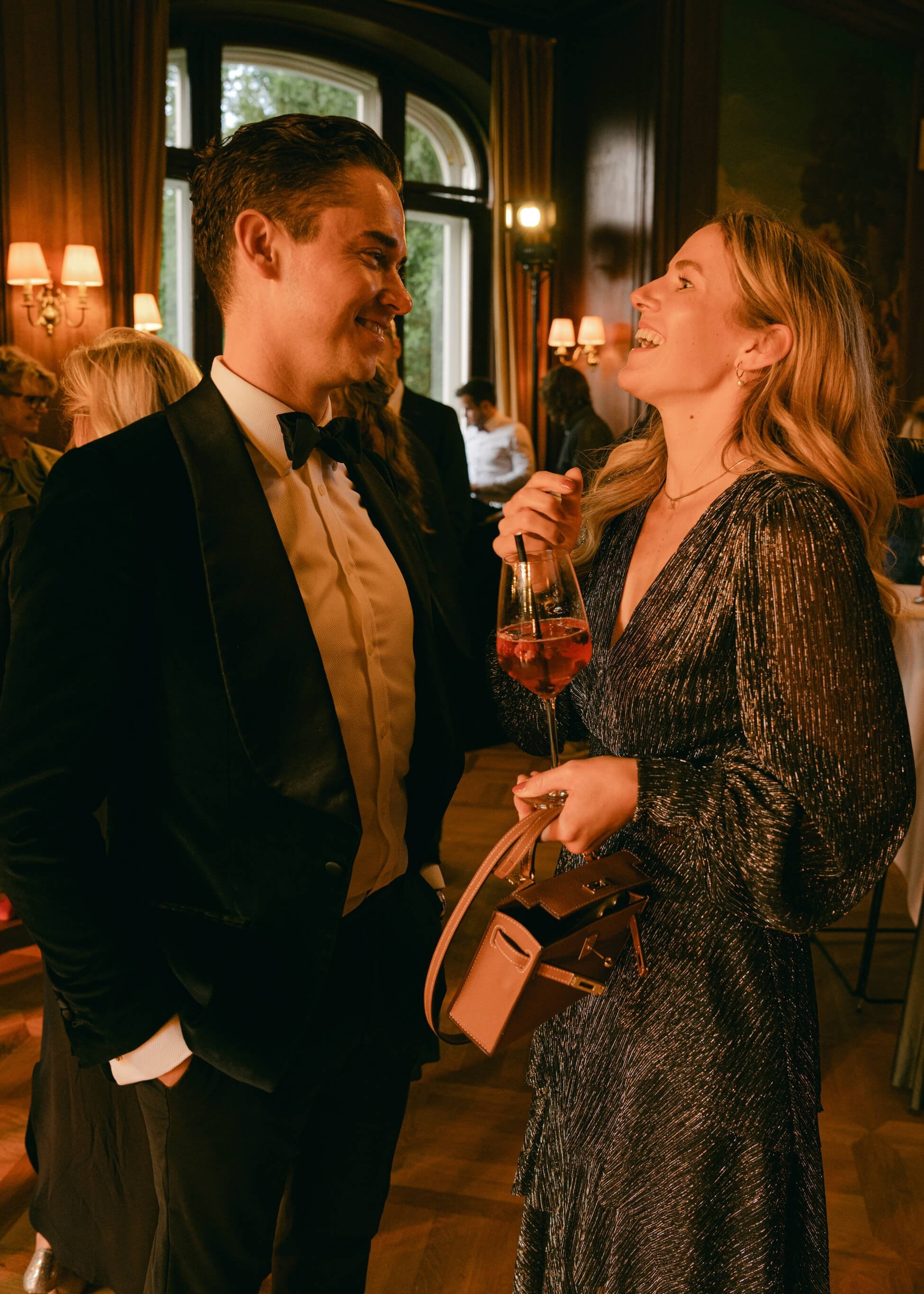 Wedding guests couple at cocktail reception, elegant evening attire, luxury wedding Villa Rothschild Frankfurt