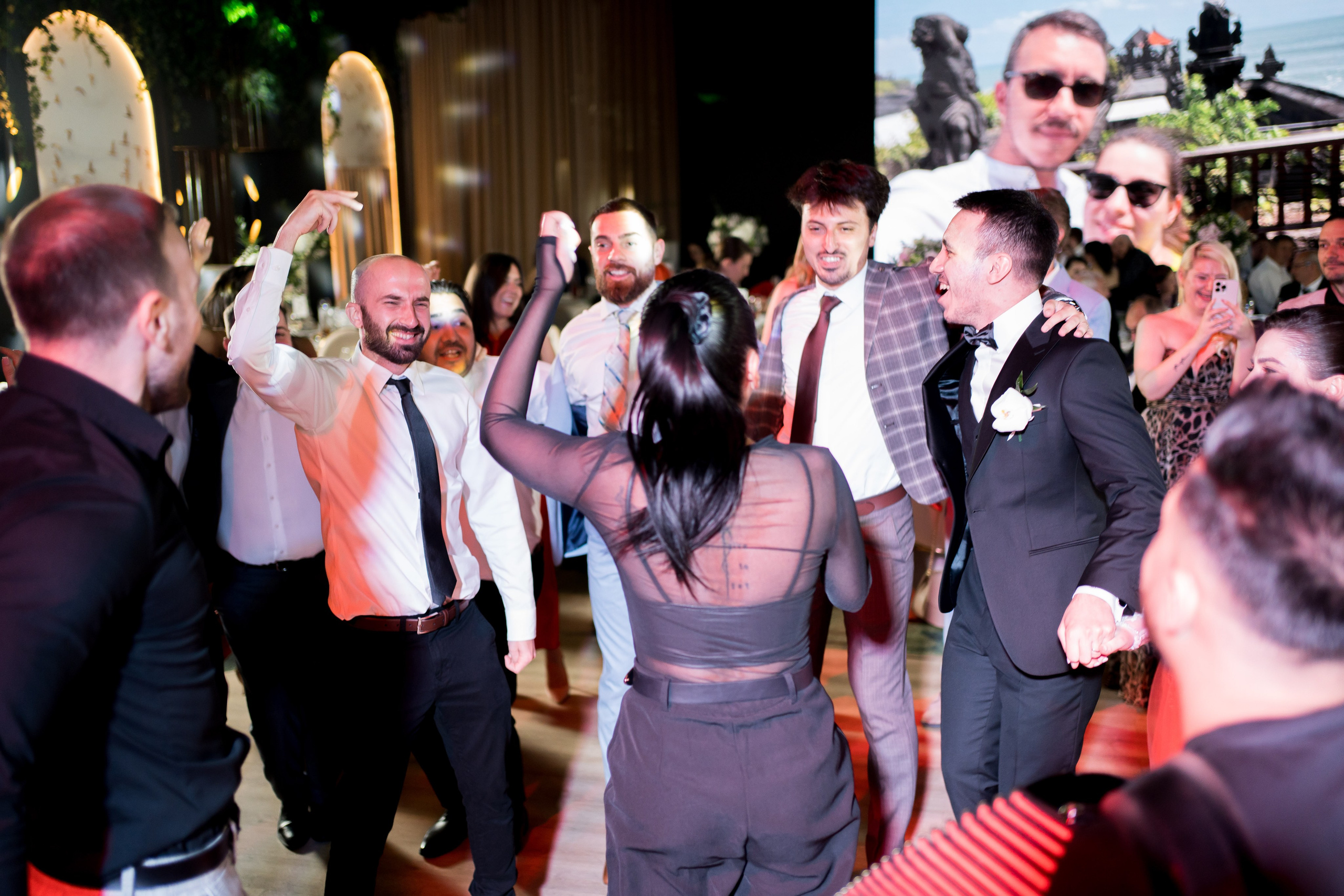 PARTY. Gabriel Florea — Fotograf nuntă București