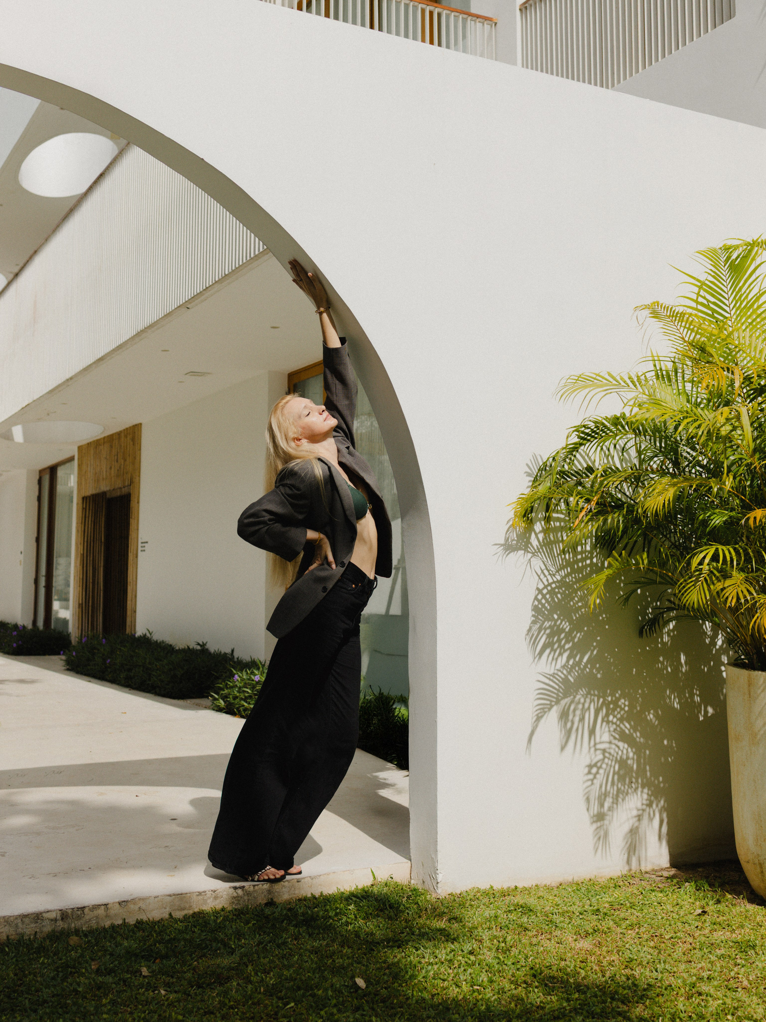 INDIVIDUAL WOMEN'S PHOTO SHOOT. HOME