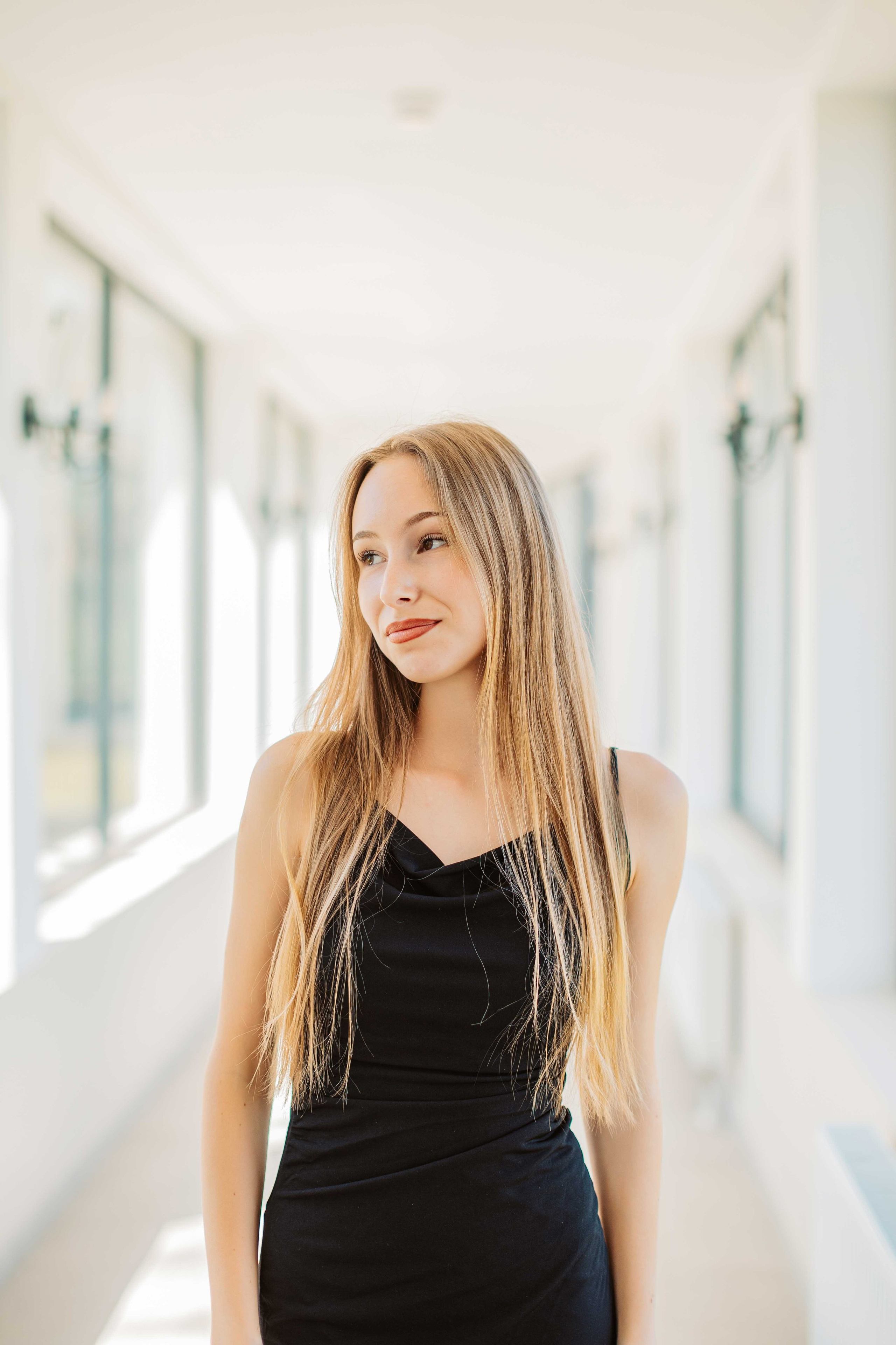 12F — Pedagogic. Contrast Studio