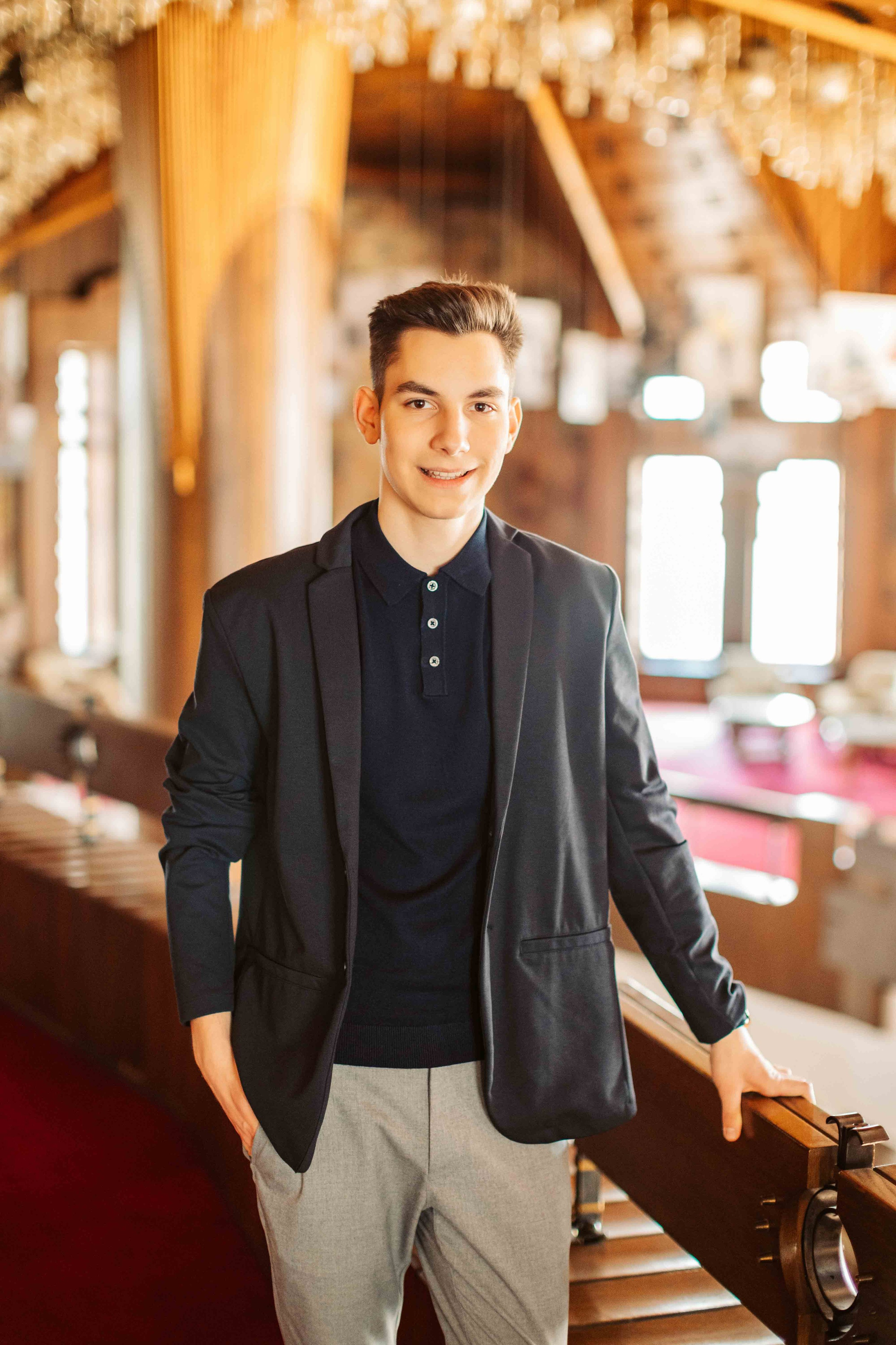 12C — Unirea. Contrast Studio