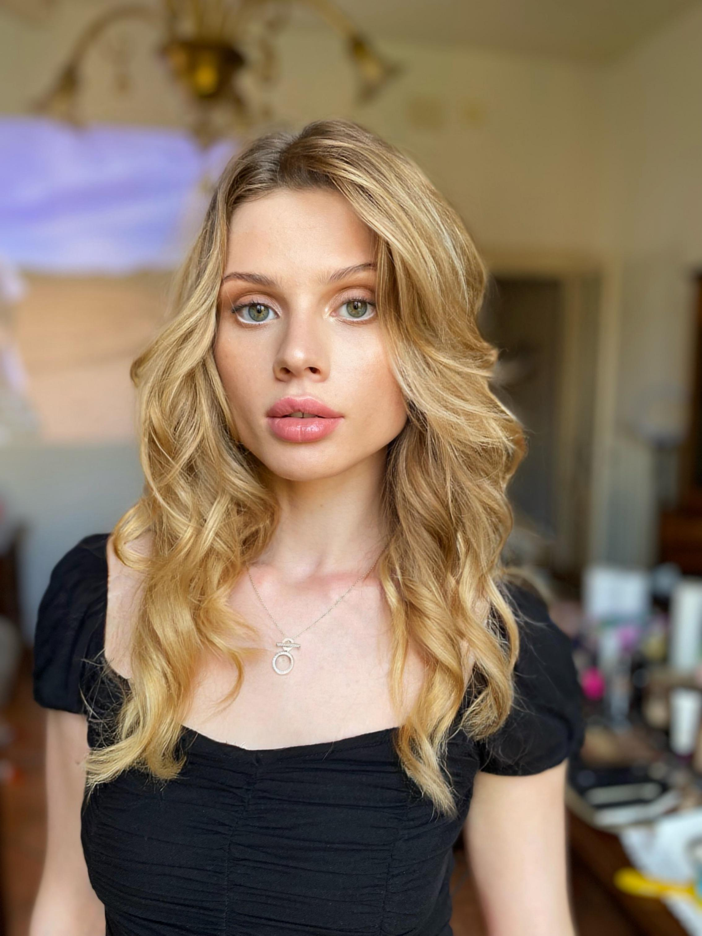 Wedding hairstyles in Rome, Italy. Curls, waves, up-do’s. Makeup artist and hairstylist in Rome Italy | Kate Lisi