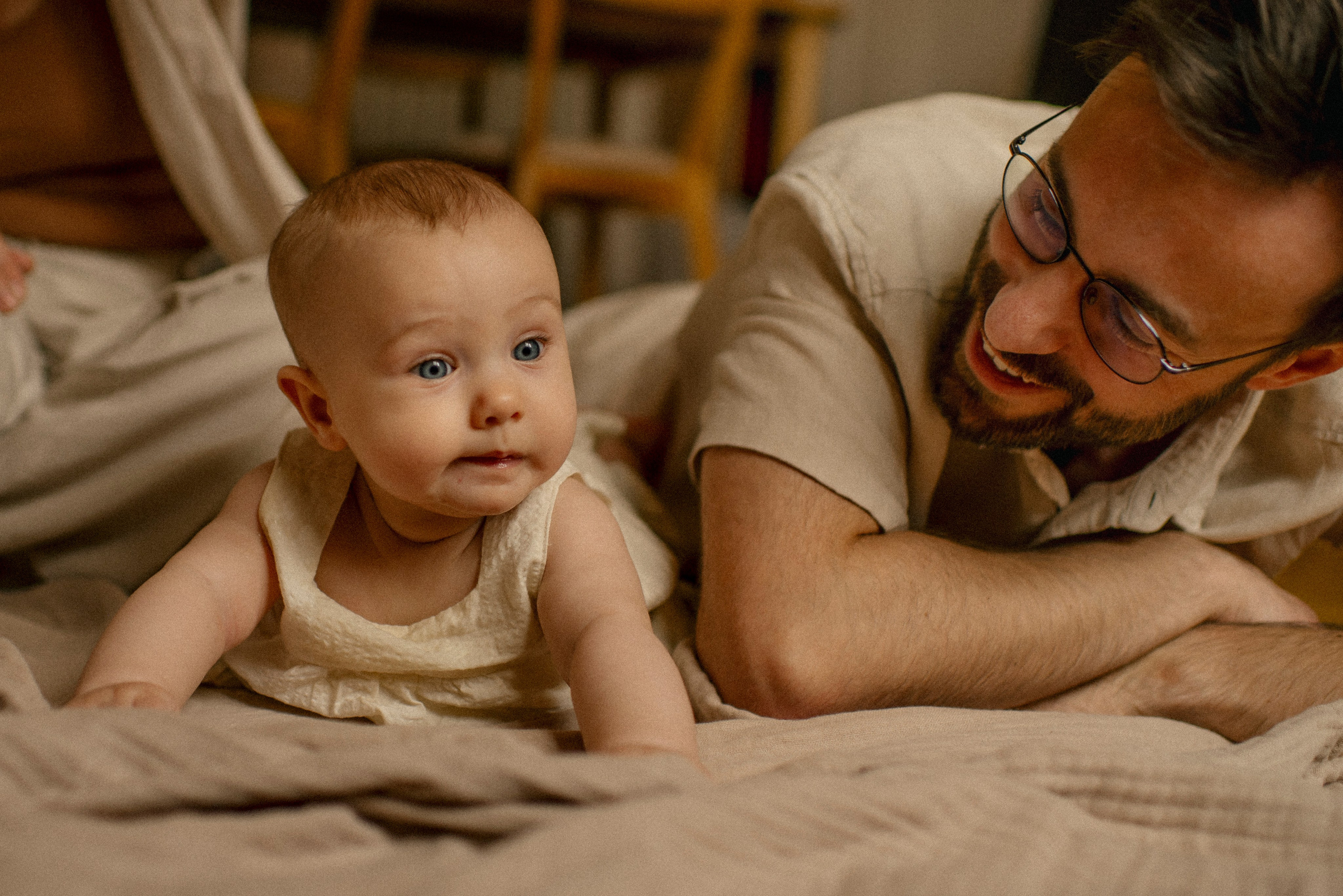 Malwina Rafael and Klara. Polina Sobol — family & documentary photographer in Bern. Outdoor & urban photo sessions for families, kids and couples