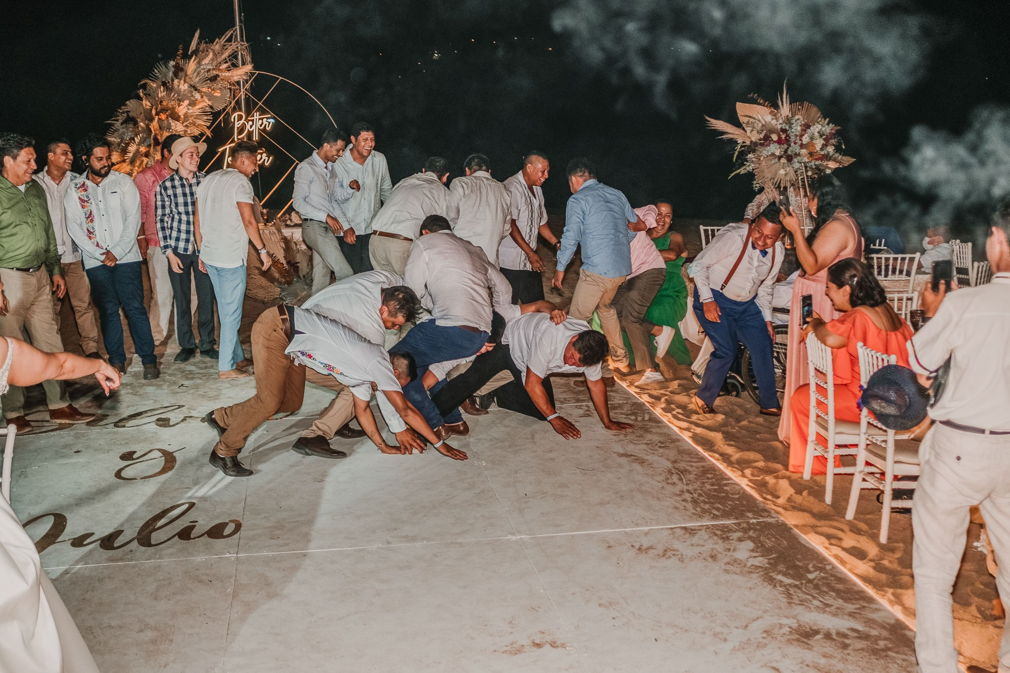 Silvia & Julio / Huatulco. Wedding and family photographer in Mexico City