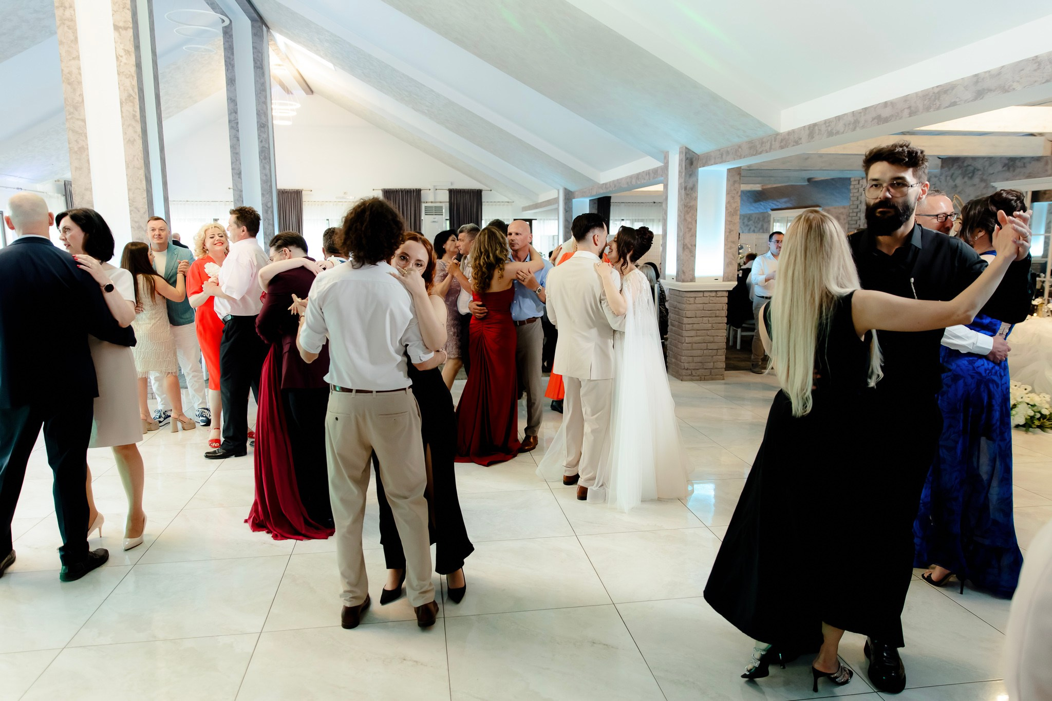 Ioana & Ionuț | Nuntă de poveste la Păstrăvăria Poiana din Mălini județul Suceava. Servicii foto-video profesionale, pentru momente de neuitat