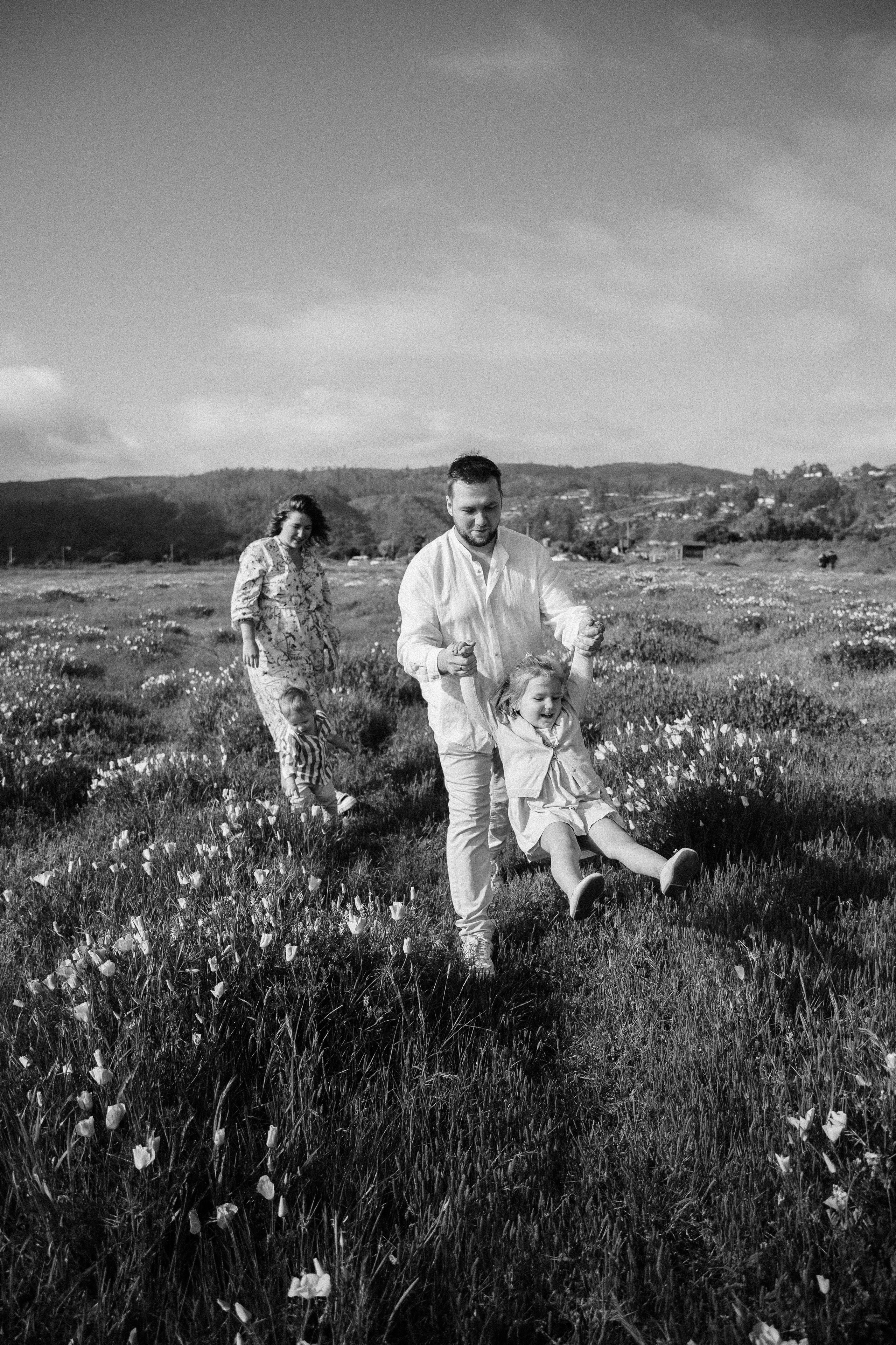 Sesión de fotos familiar en el campo — costa Chilena. Photographer in Santiago, Chile Anna Almazova