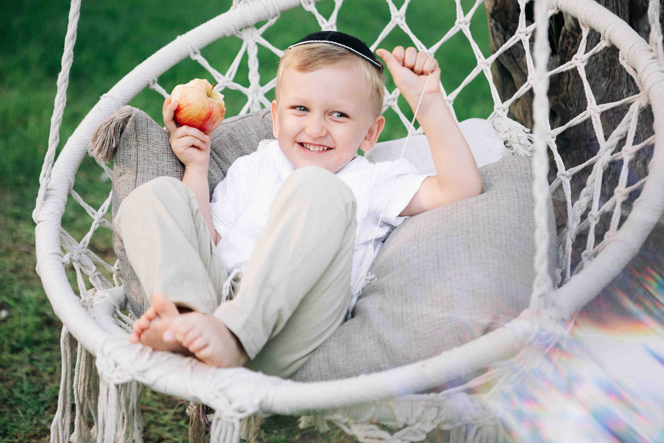 COZY PHOTO SESSION WITH A SWING. Https://shi-photo.com/