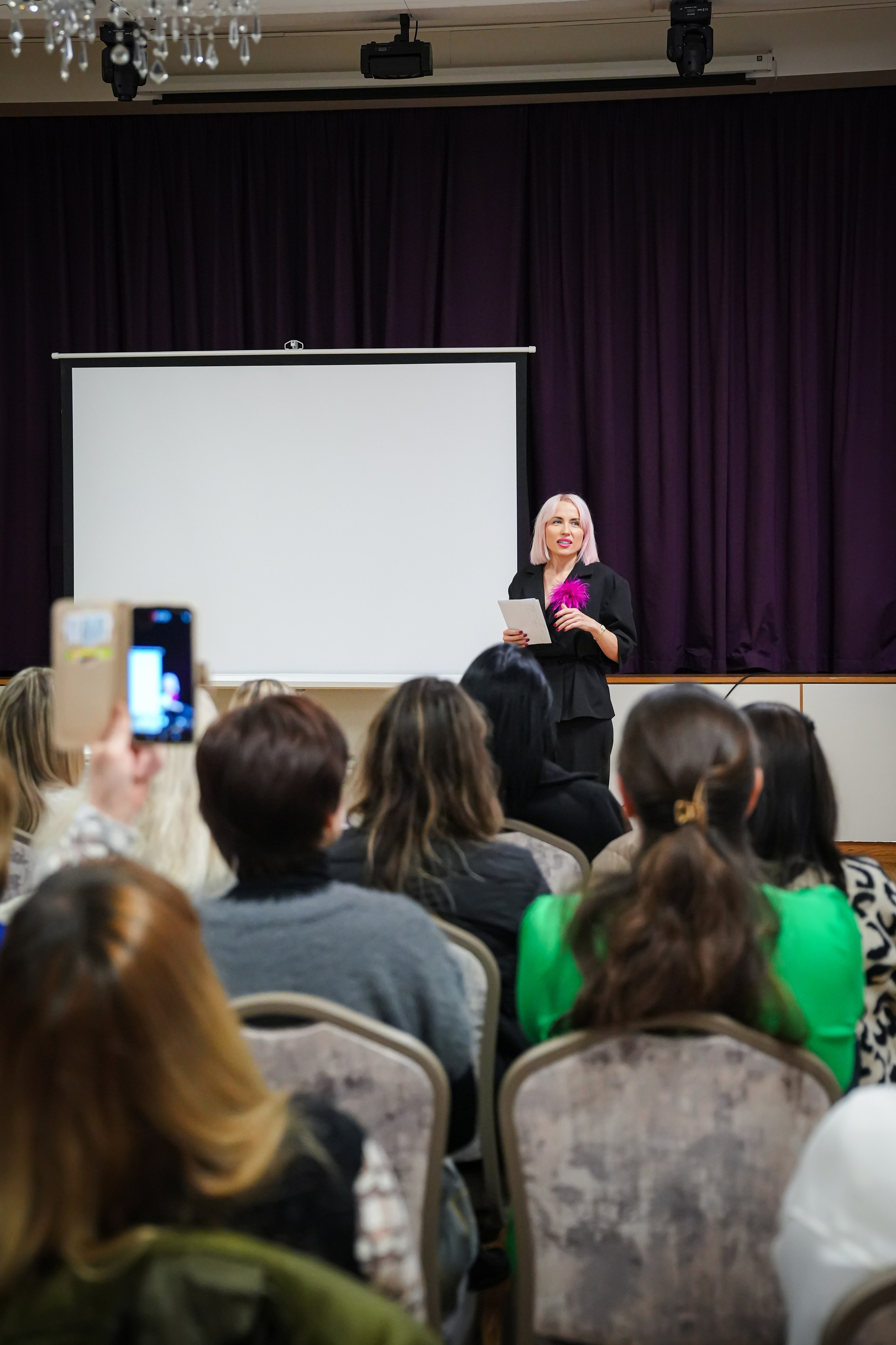 „Frauentreffen“. Fotografin Yuliia Turinina in Stuttgart