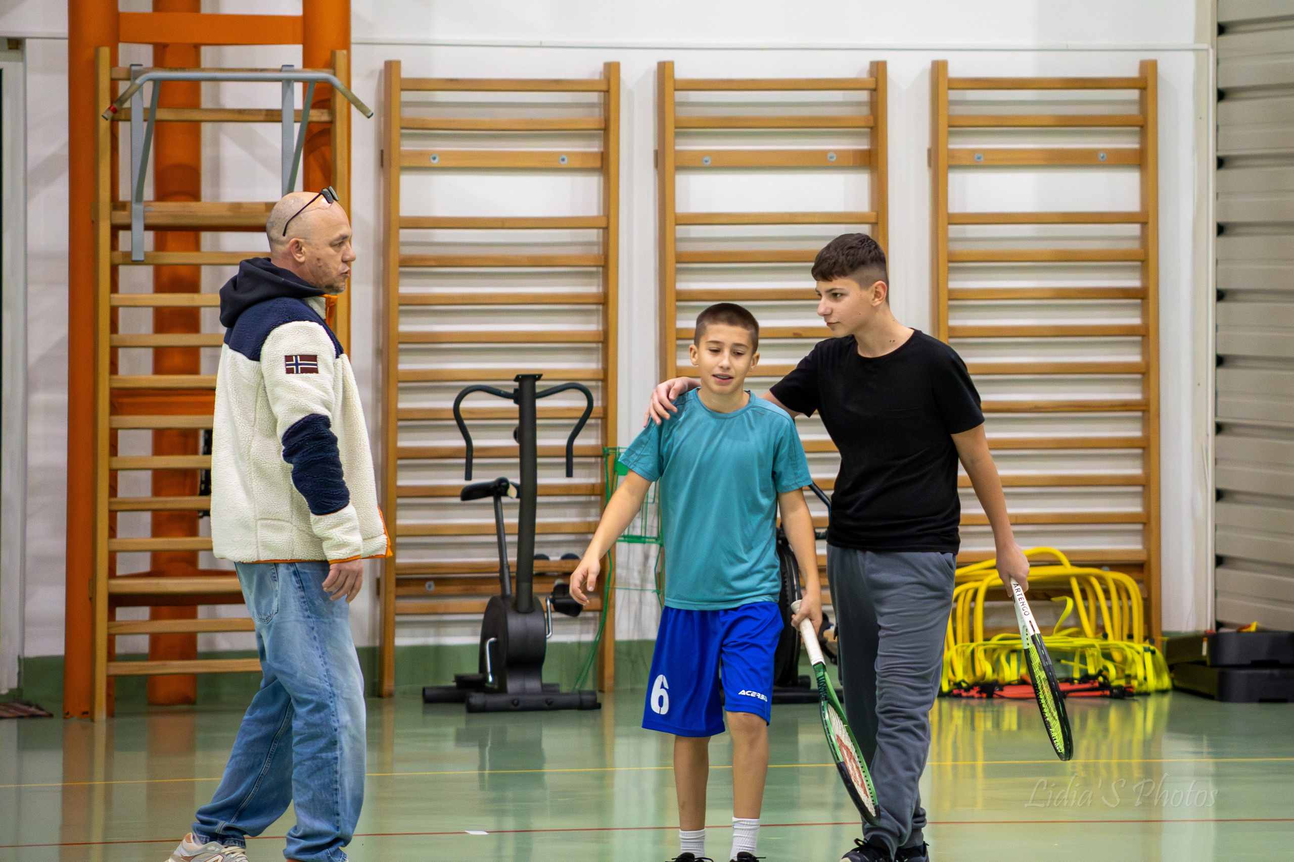 Turneu tenis de camp în sală. Fotograf. Lucrez cu oameni, produse și spații. Portret și fotografie creativă. Bacău, România. Lidia Savinoiu
