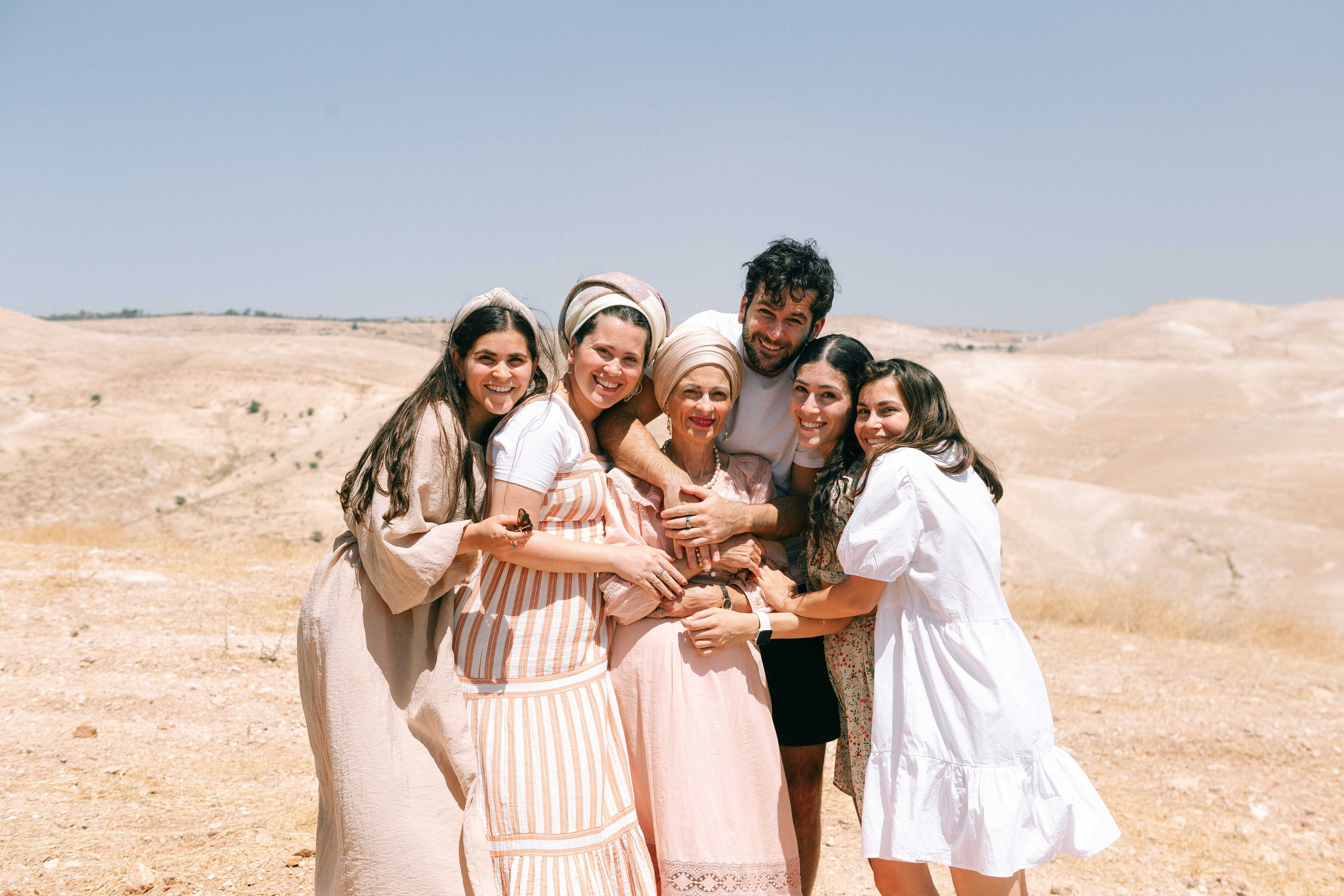 MAALE ADUMIM, HOME PHOTO SESSION + DESERT. Https://shi-photo.com/