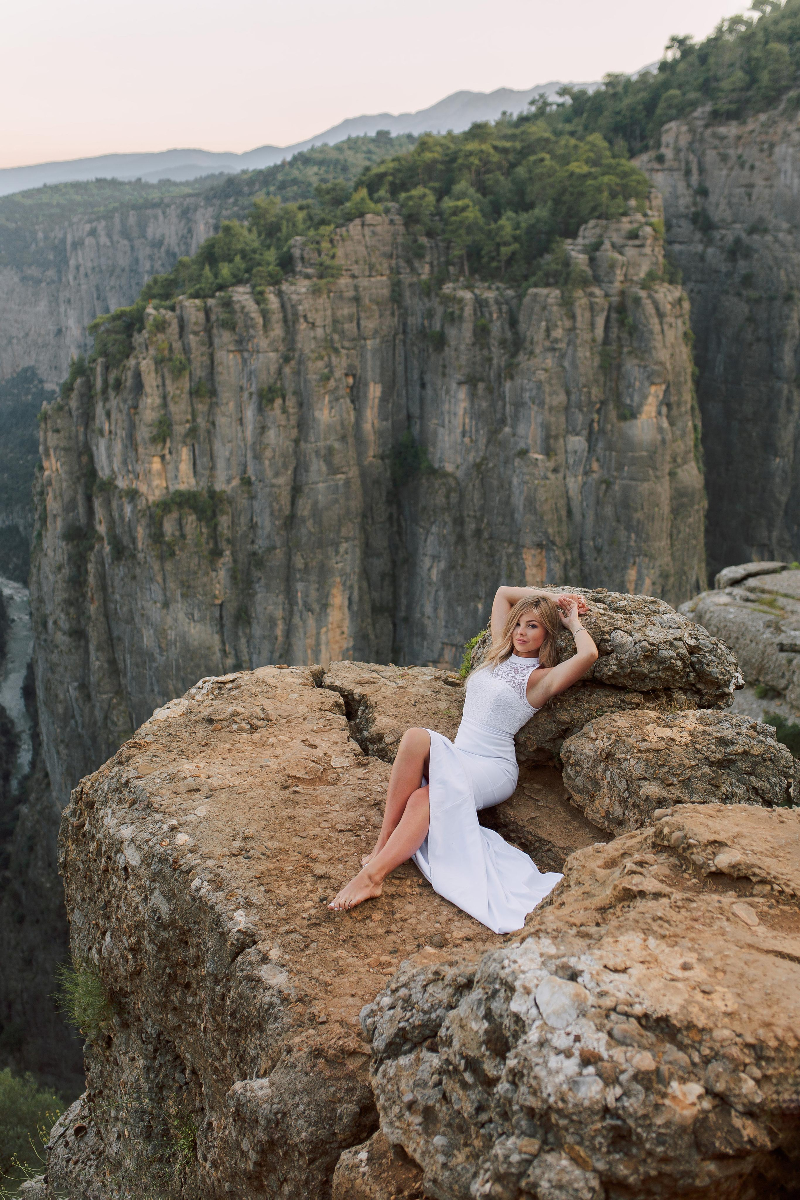Wedding photo session on the Tazy canyon. Professional Photographer in Alanya, Side, Belek, Antalya. Turkiye