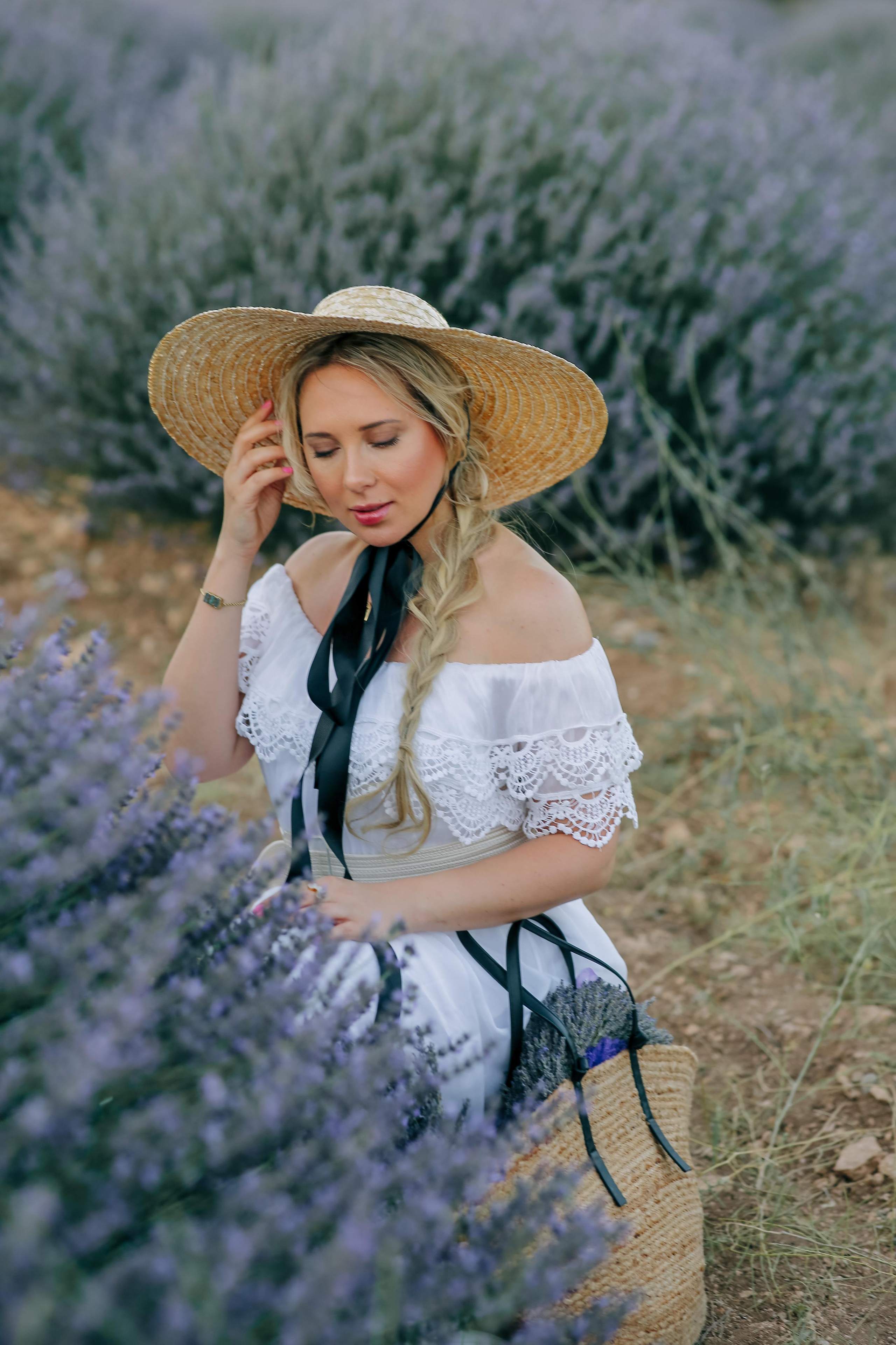 Photo session on the lavender field. Professional Photographer in Alanya, Side, Belek | Alsu Develi  Wedding, Family and portrait photo sessions