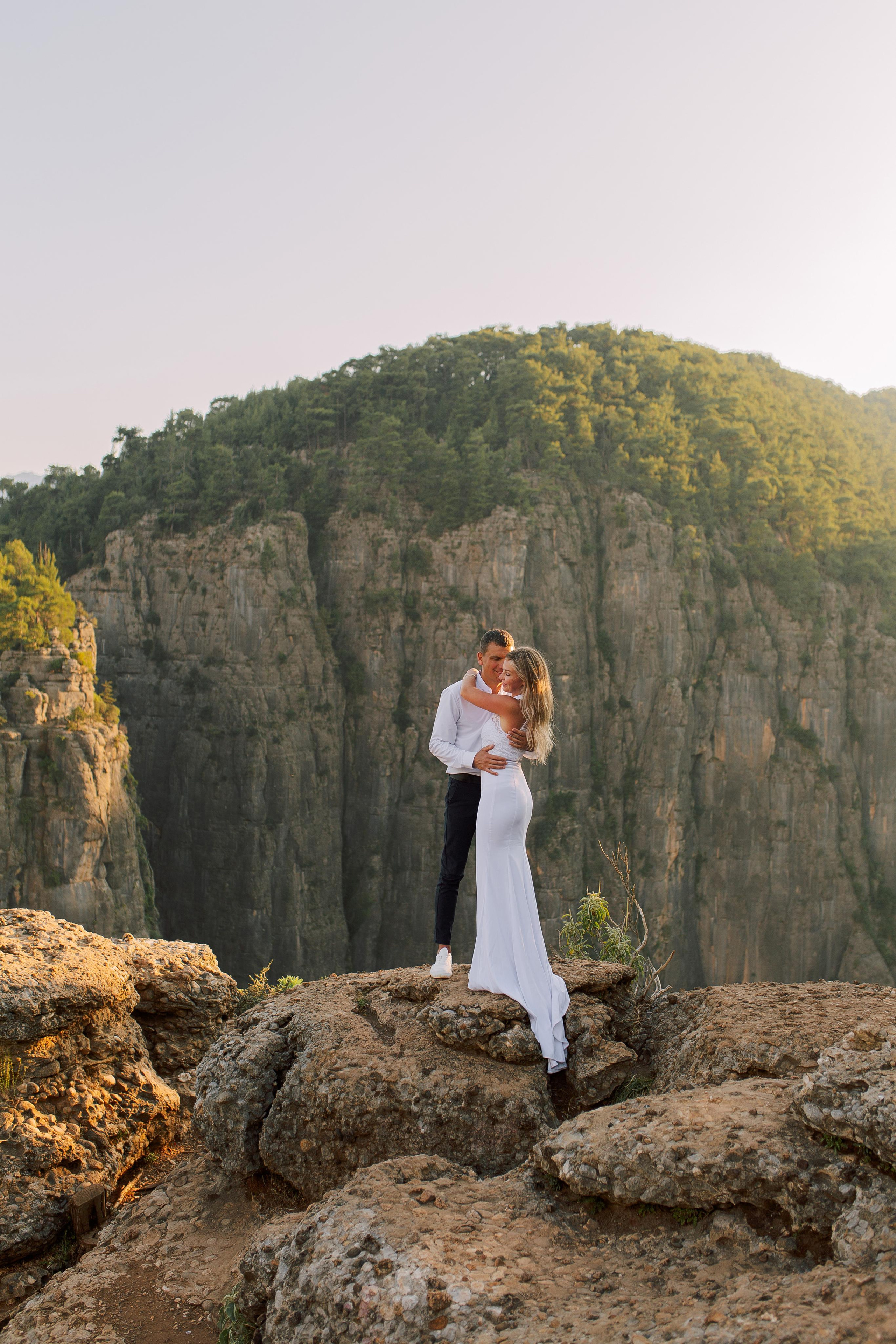 Wedding photo session on the Tazy canyon. Professional Photographer in Alanya, Side, Belek, Antalya. Turkiye