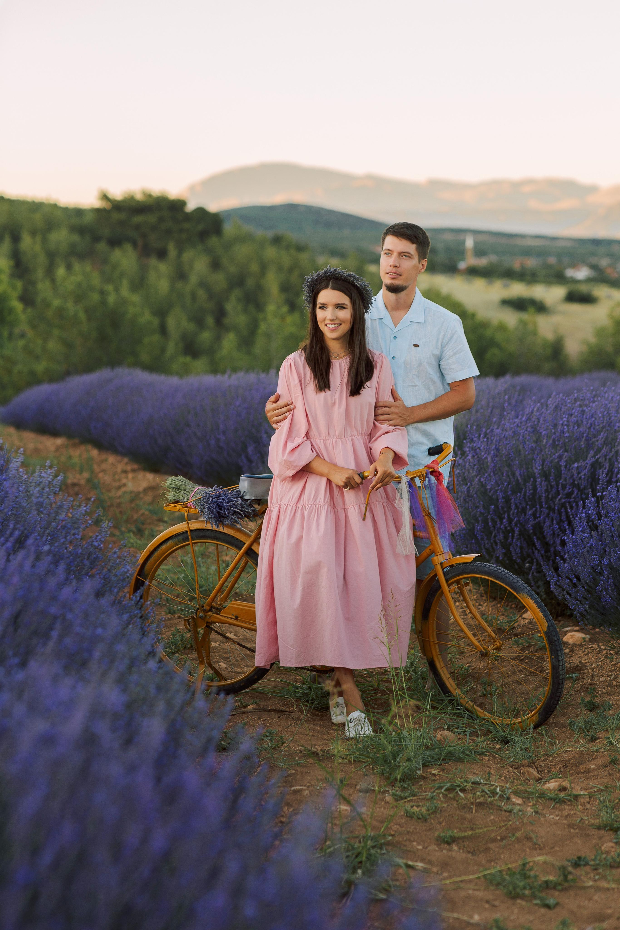 Family photo session in lavender fields. Professional Photographer in Alanya, Side, Belek, Antalya. Turkiye