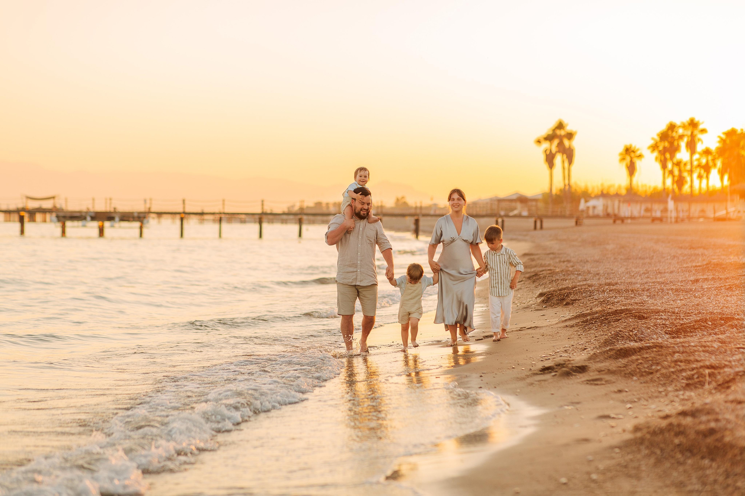 Семейная фотосессия на пляже в Белеке. Фотограф в Алании в Турции, Аланья, Сиде, Белек, Анталия, Кемер, Конаклы, Окурджалар. Фотосъемки в Алании. Фотосессия в Алания.Алсу Девели