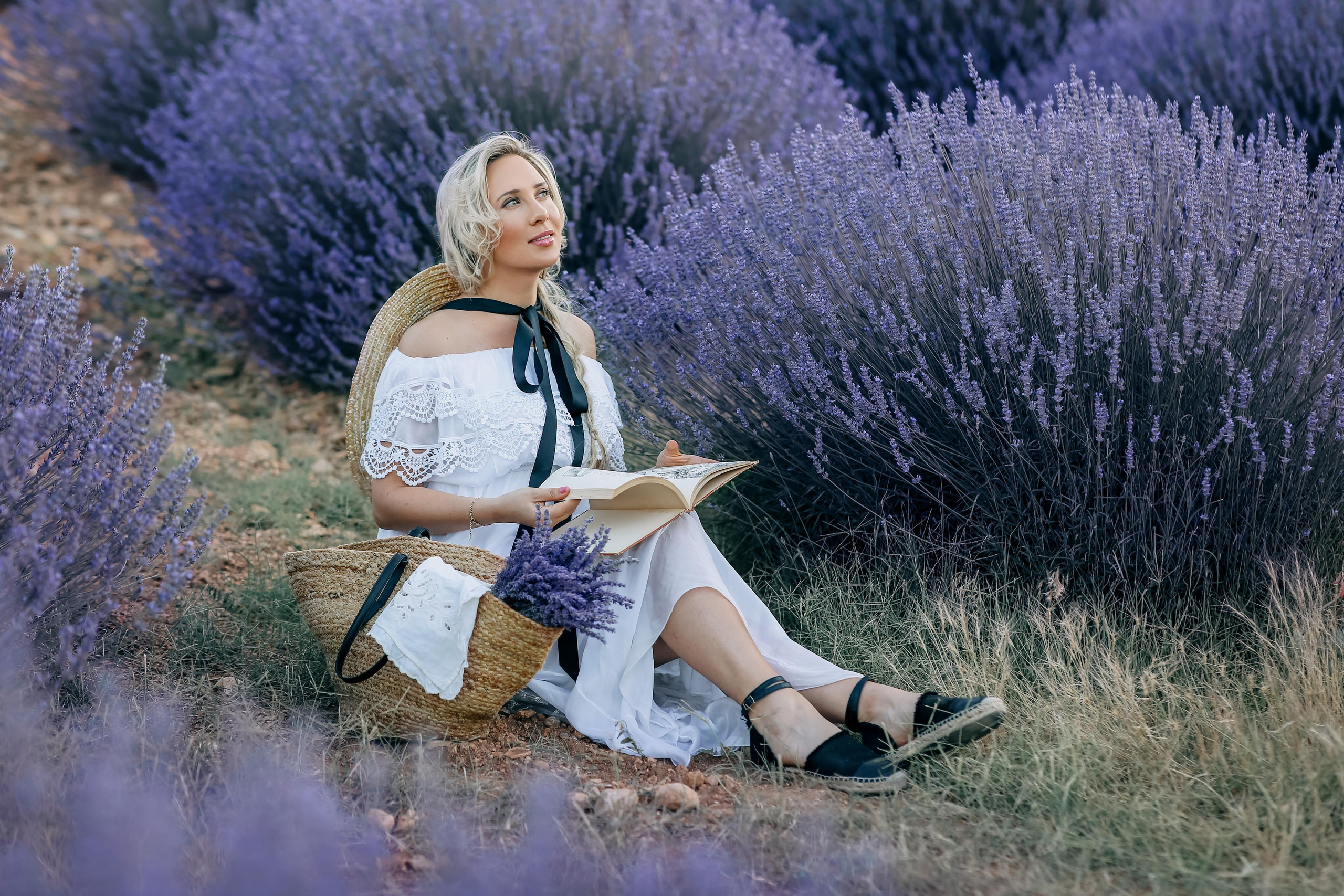 Photo session on the lavender field. Professional Photographer in Alanya, Side, Belek | Alsu Develi  Wedding, Family and portrait photo sessions