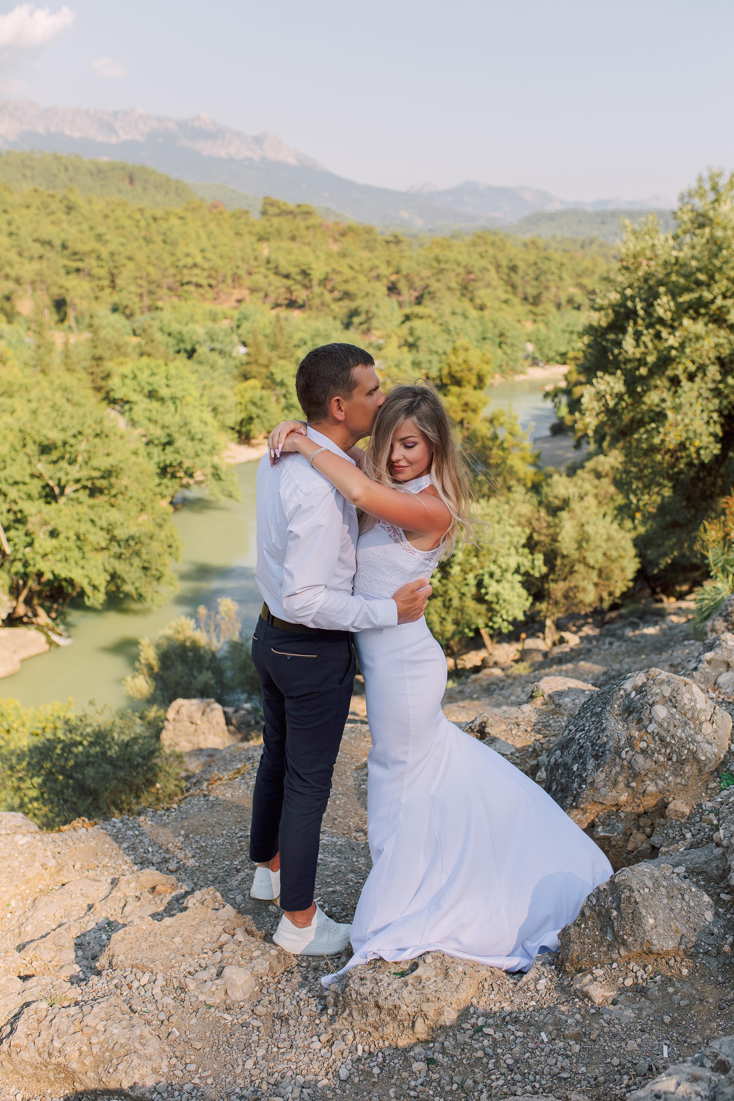 Wedding photo session on the Tazy canyon. Professional Photographer in Alanya, Side, Belek, Antalya. Turkiye