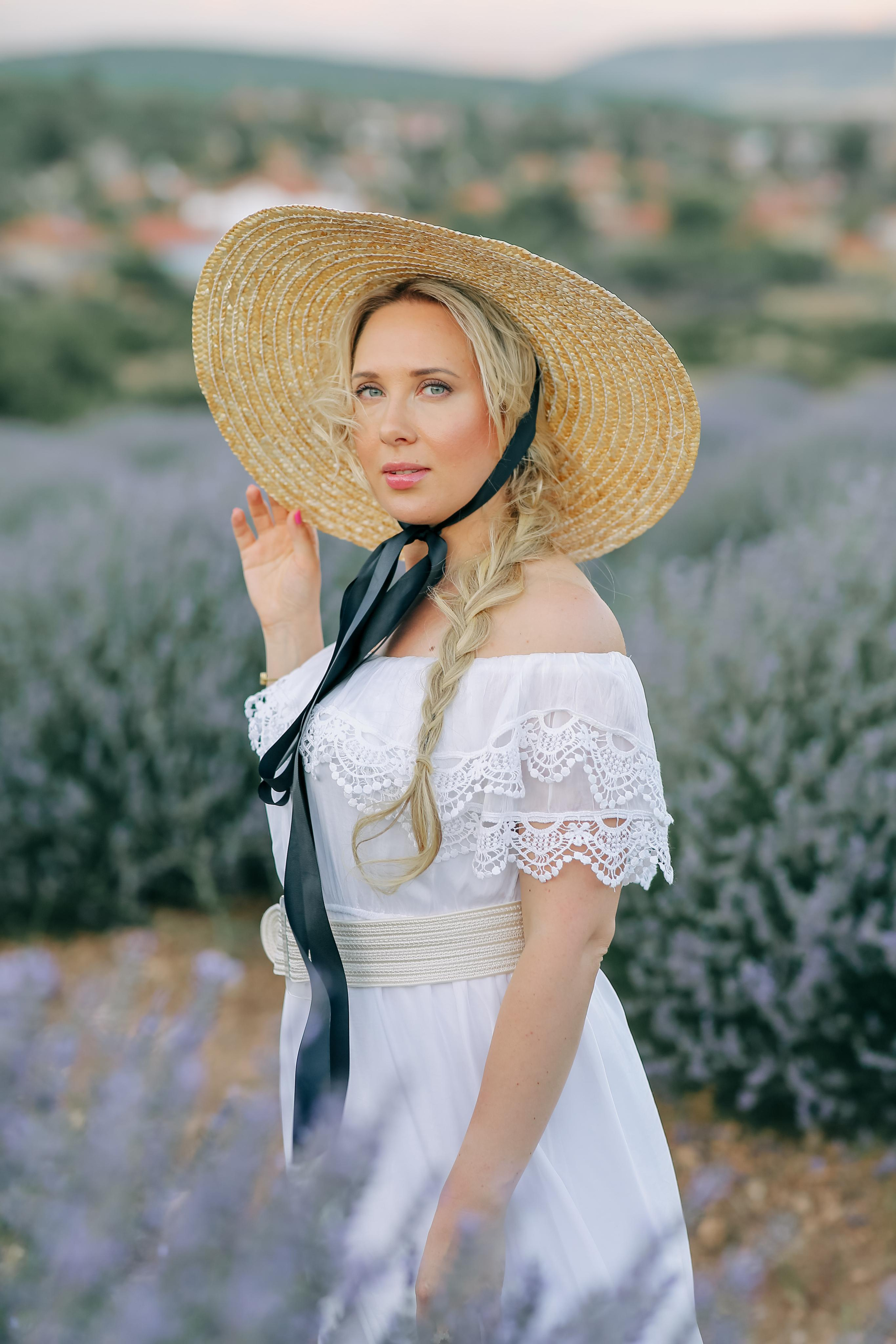 Photo session on the lavender field. Professional Photographer in Alanya, Side, Belek | Alsu Develi  Wedding, Family and portrait photo sessions