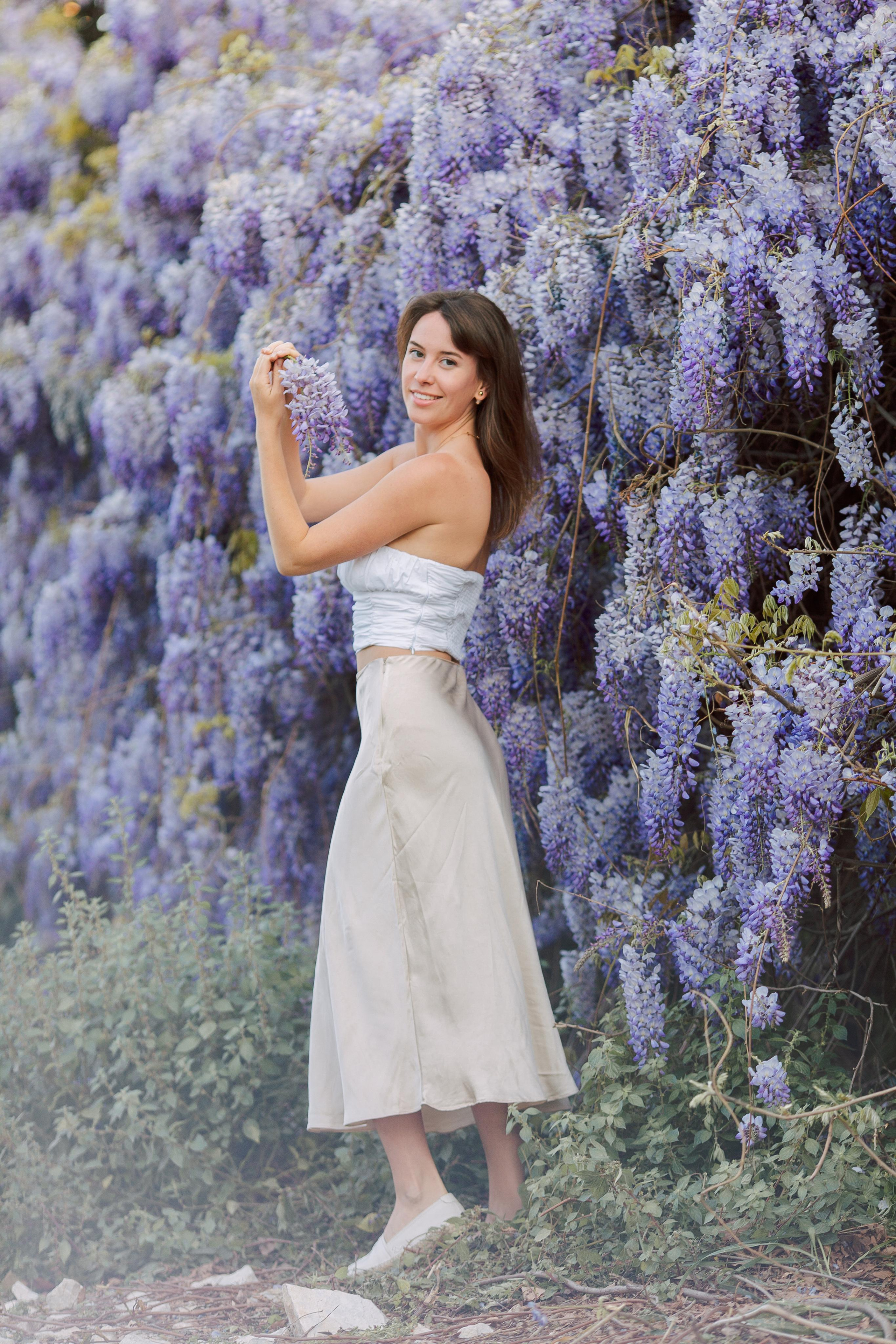 Фотосессия с глицинией. Фотограф в Алании в Турции, Аланья, Сиде, Белек, Анталия, Кемер, Конаклы, Окурджалар. Фотосъемки в Алании. Фотосессия в Алания.Алсу Девели