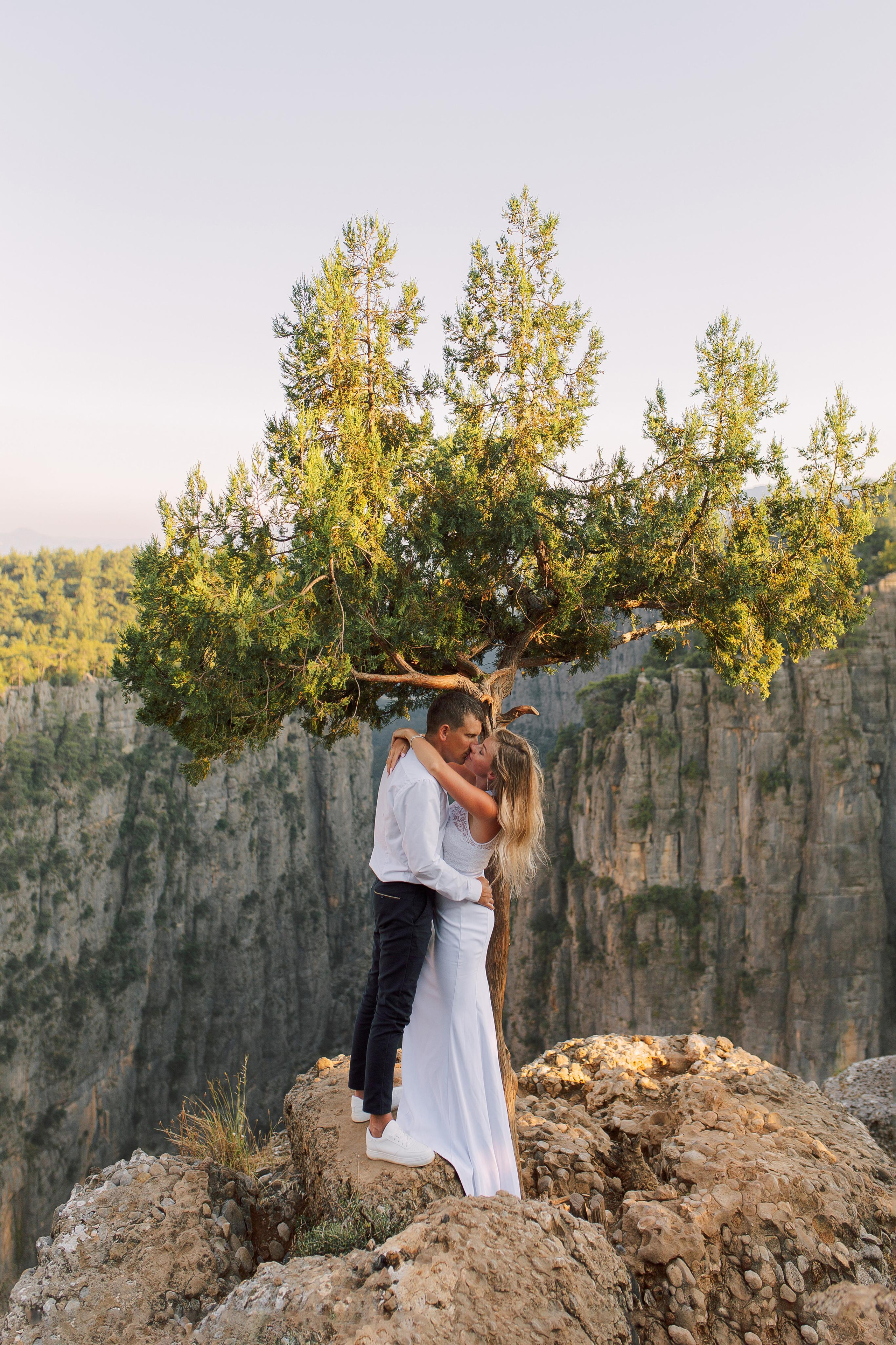 Wedding photo session on the Tazy canyon. Professional Photographer in Alanya, Side, Belek, Antalya. Turkiye