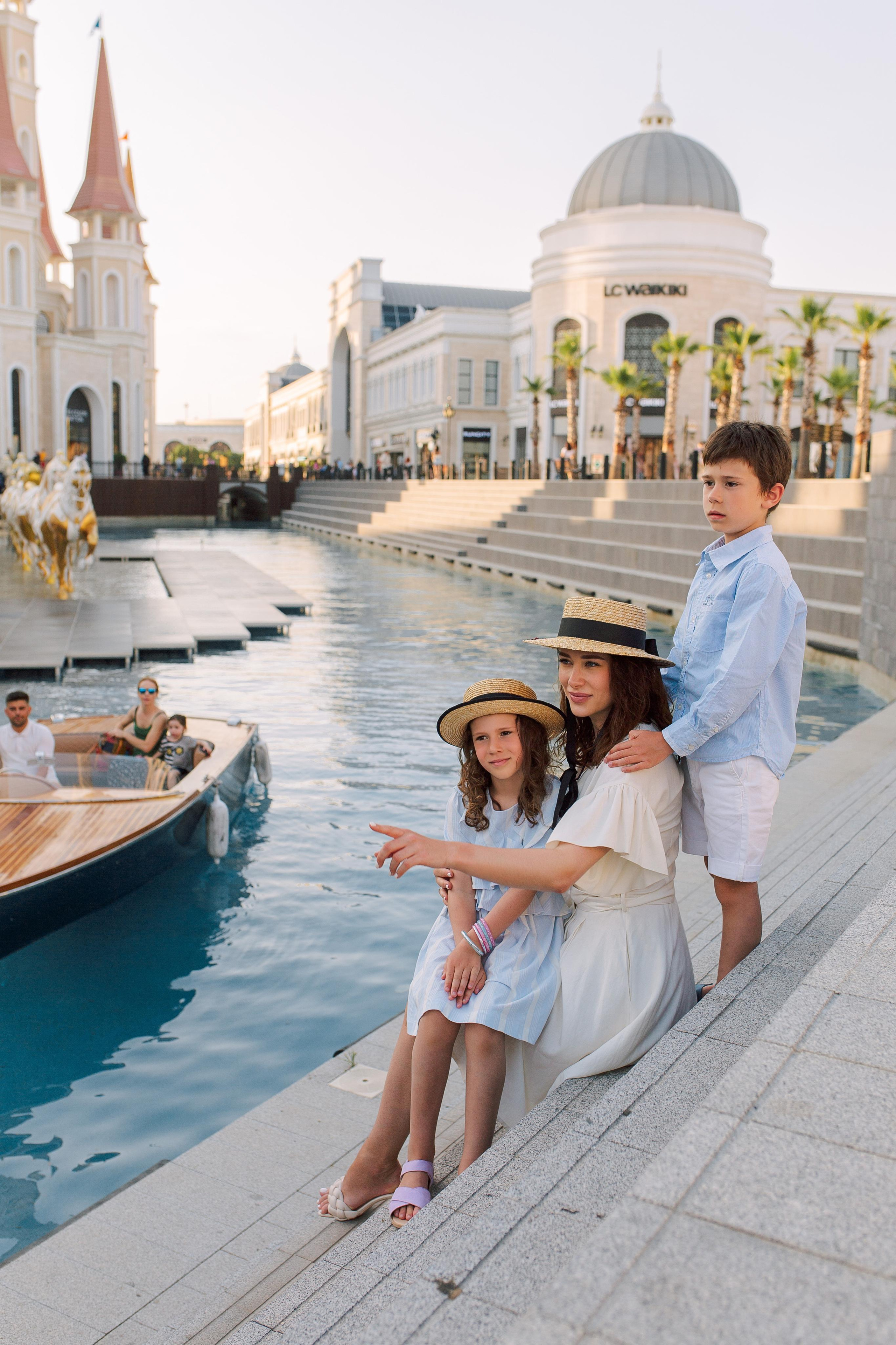 Семейная фотосессия в парке Land of Legends. Алсу Девели | Свадебный и семейный фотограф в Турции Алании, Алания, Аланья, Сиде, Белеке, Анталия