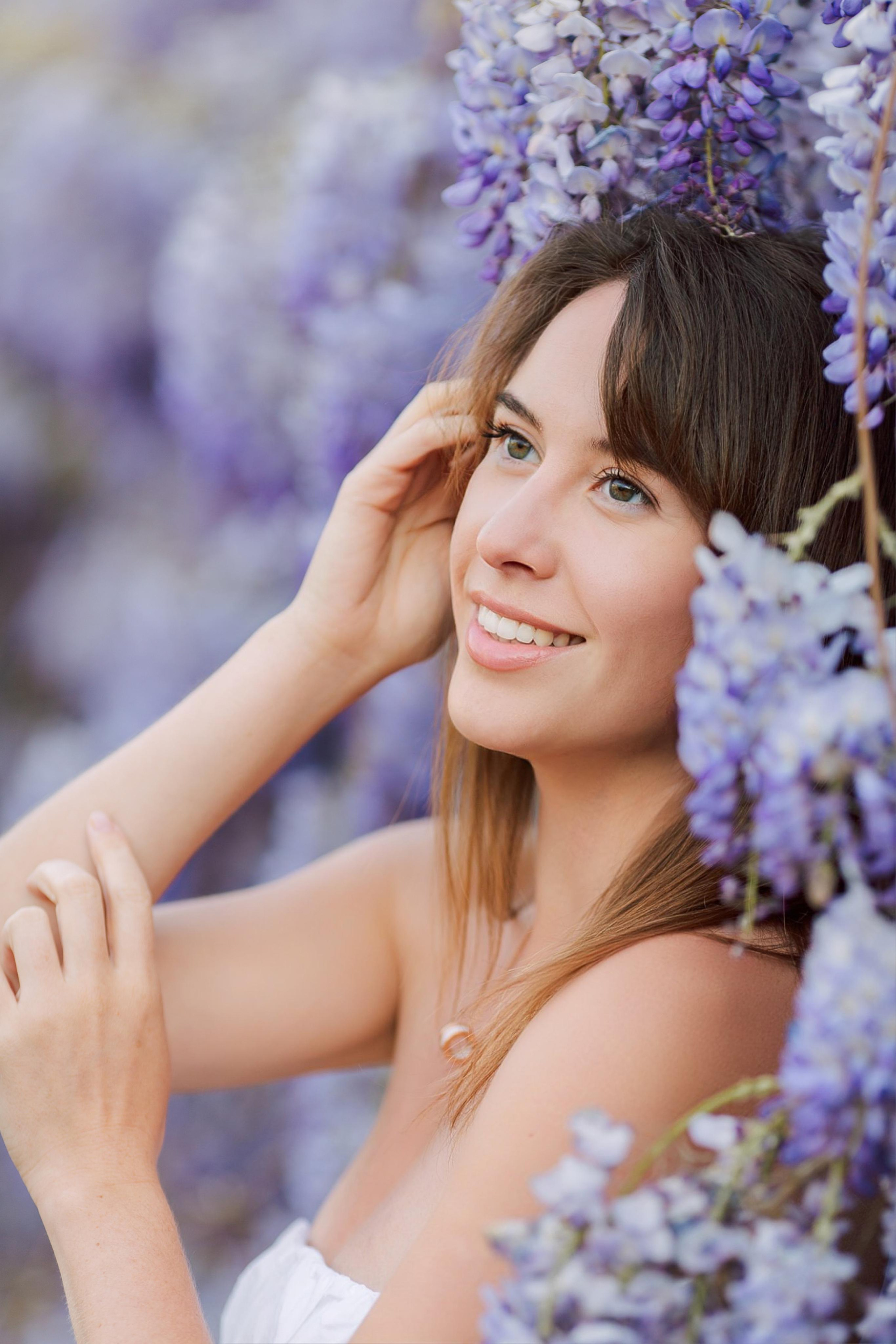 Фотосессия с глицинией. Фотограф в Алании в Турции, Аланья, Сиде, Белек, Анталия, Кемер, Конаклы, Окурджалар. Фотосъемки в Алании. Фотосессия в Алания.Алсу Девели