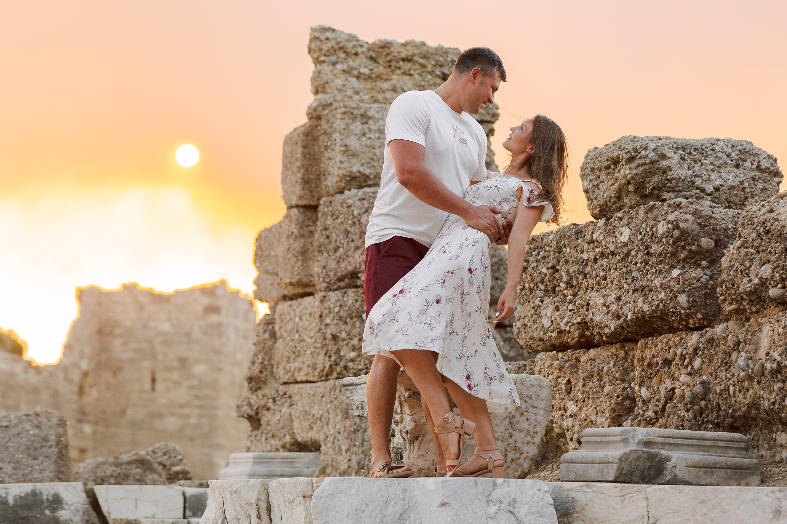 Парная фотосессия в античном городе Сиде на закате. Алсу Девели | Свадебный и семейный фотограф в Турции Алании, Алания, Аланья, Сиде, Белеке, Анталия