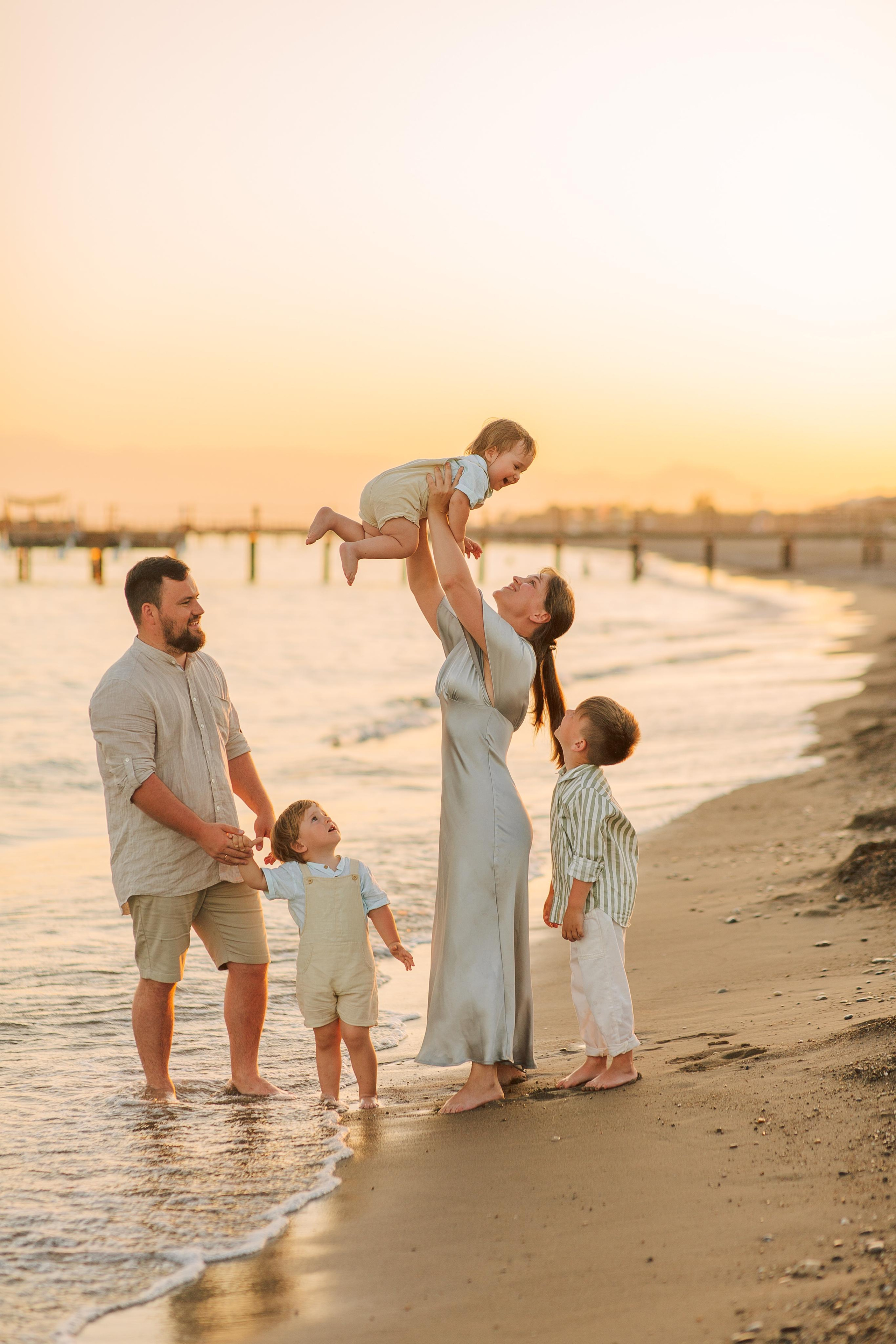 Семейная фотосессия на пляже в Белеке. Фотограф в Алании в Турции, Аланья, Сиде, Белек, Анталия, Кемер, Конаклы, Окурджалар. Фотосъемки в Алании. Фотосессия в Алания.Алсу Девели