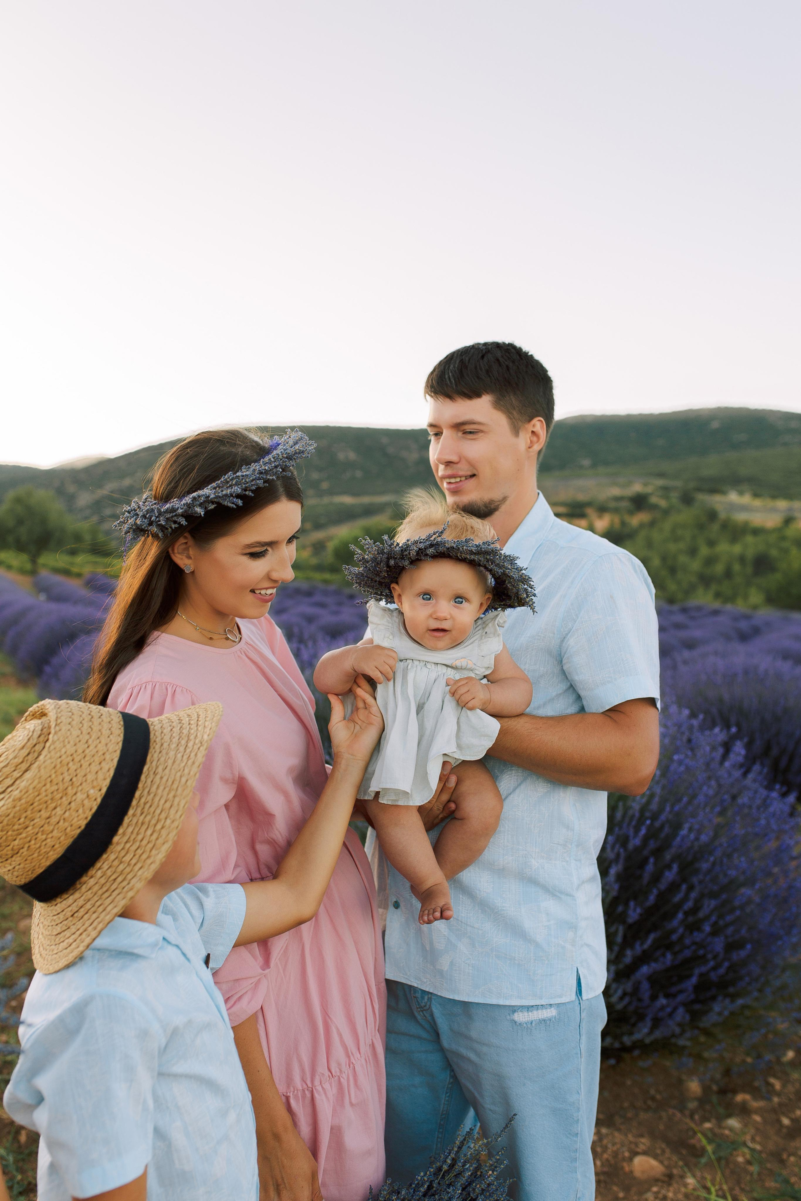 Family photo session in lavender fields. Professional Photographer in Alanya, Side, Belek, Antalya. Turkiye