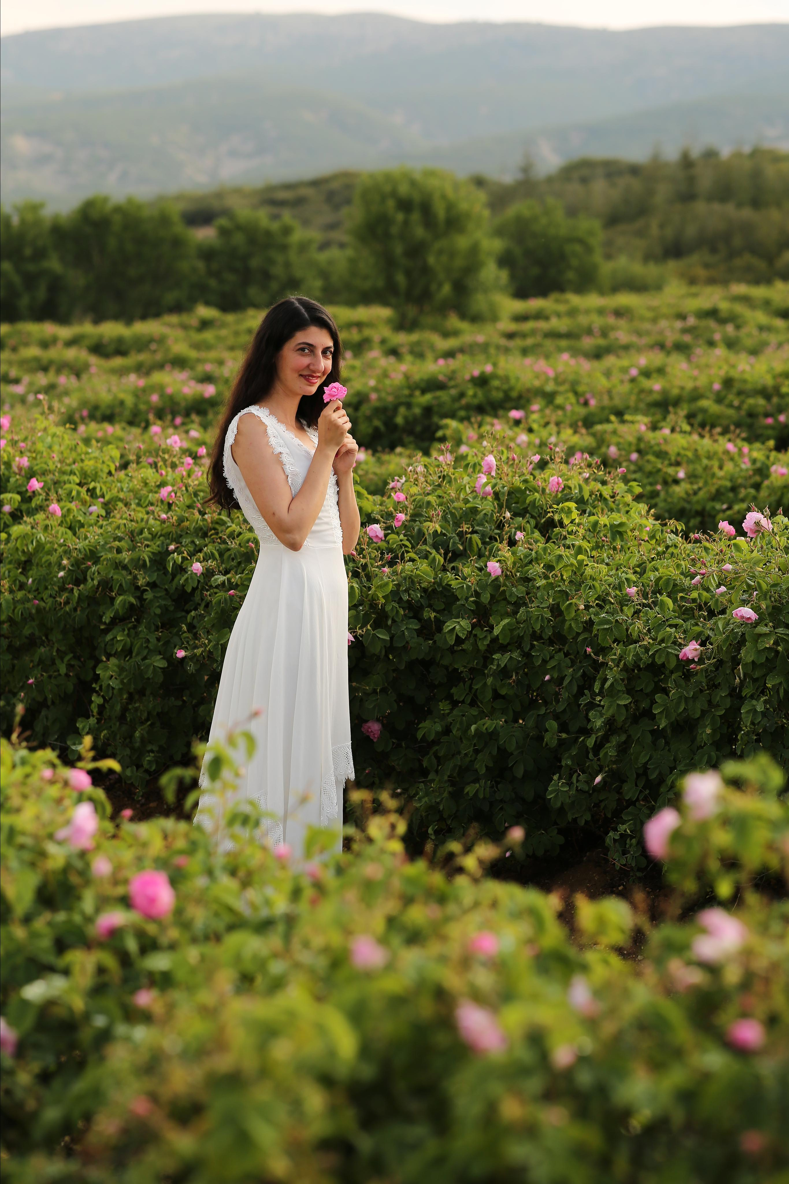 Фотосессия в розарии. Professional Photographer in Alanya, Side, Belek, Antalya. Turkiye