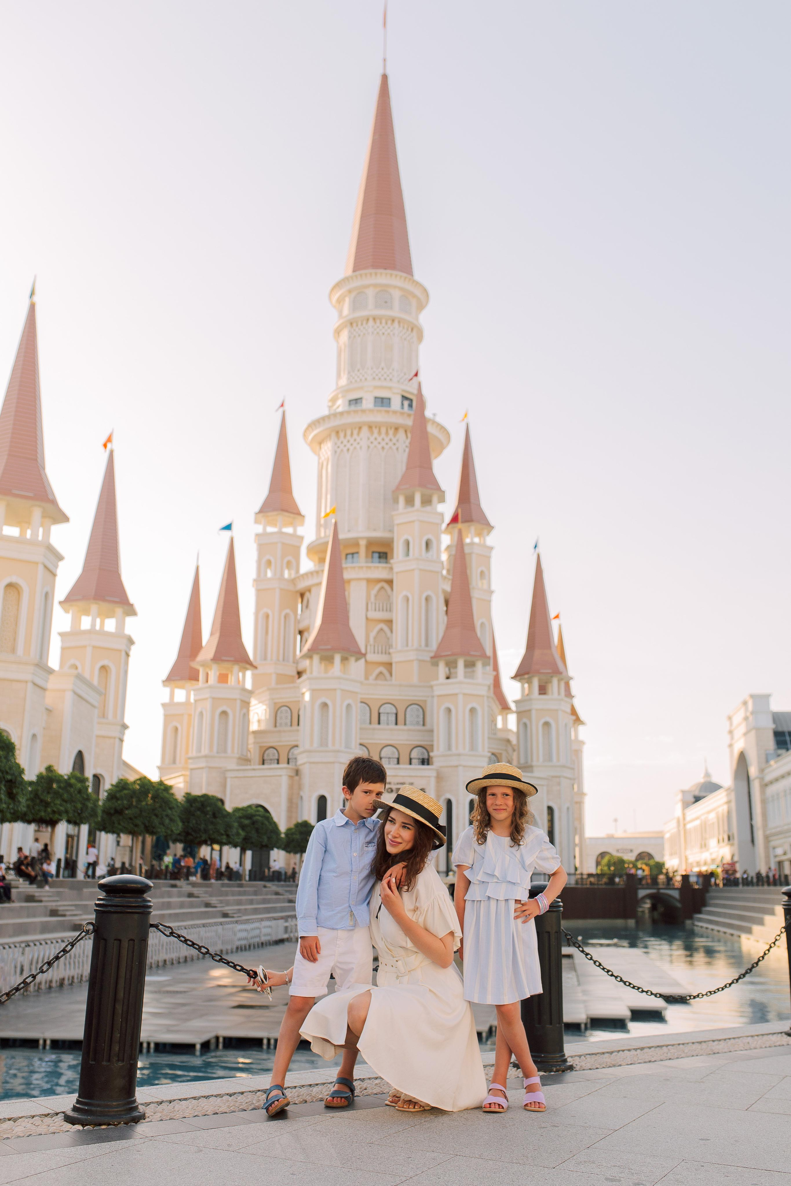 Семейная фотосессия в парке Land of Legends. Алсу Девели | Свадебный и семейный фотограф в Турции Алании, Алания, Аланья, Сиде, Белеке, Анталия