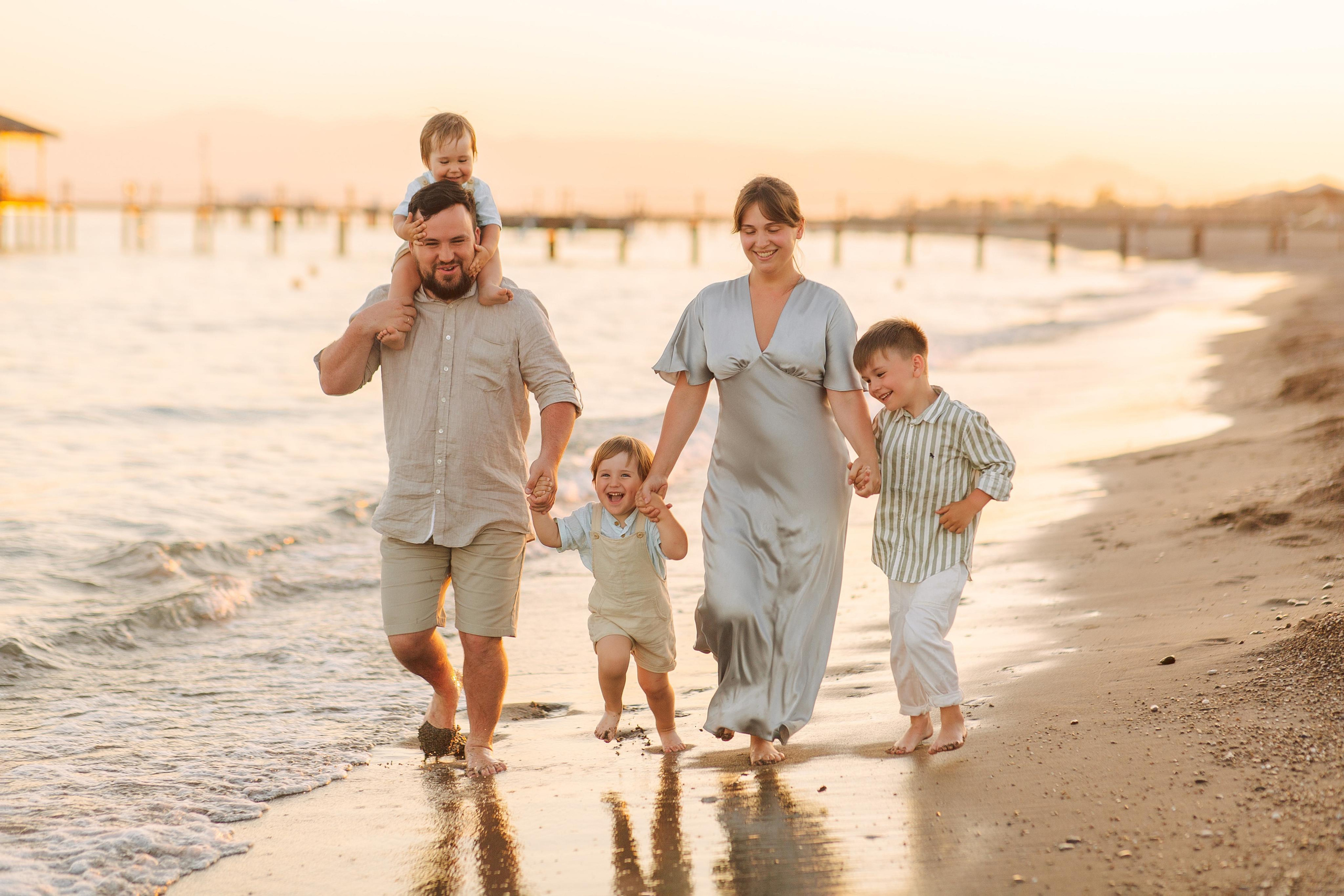 Семейная фотосессия на пляже в Белеке. Фотограф в Алании в Турции, Аланья, Сиде, Белек, Анталия, Кемер, Конаклы, Окурджалар. Фотосъемки в Алании. Фотосессия в Алания.Алсу Девели