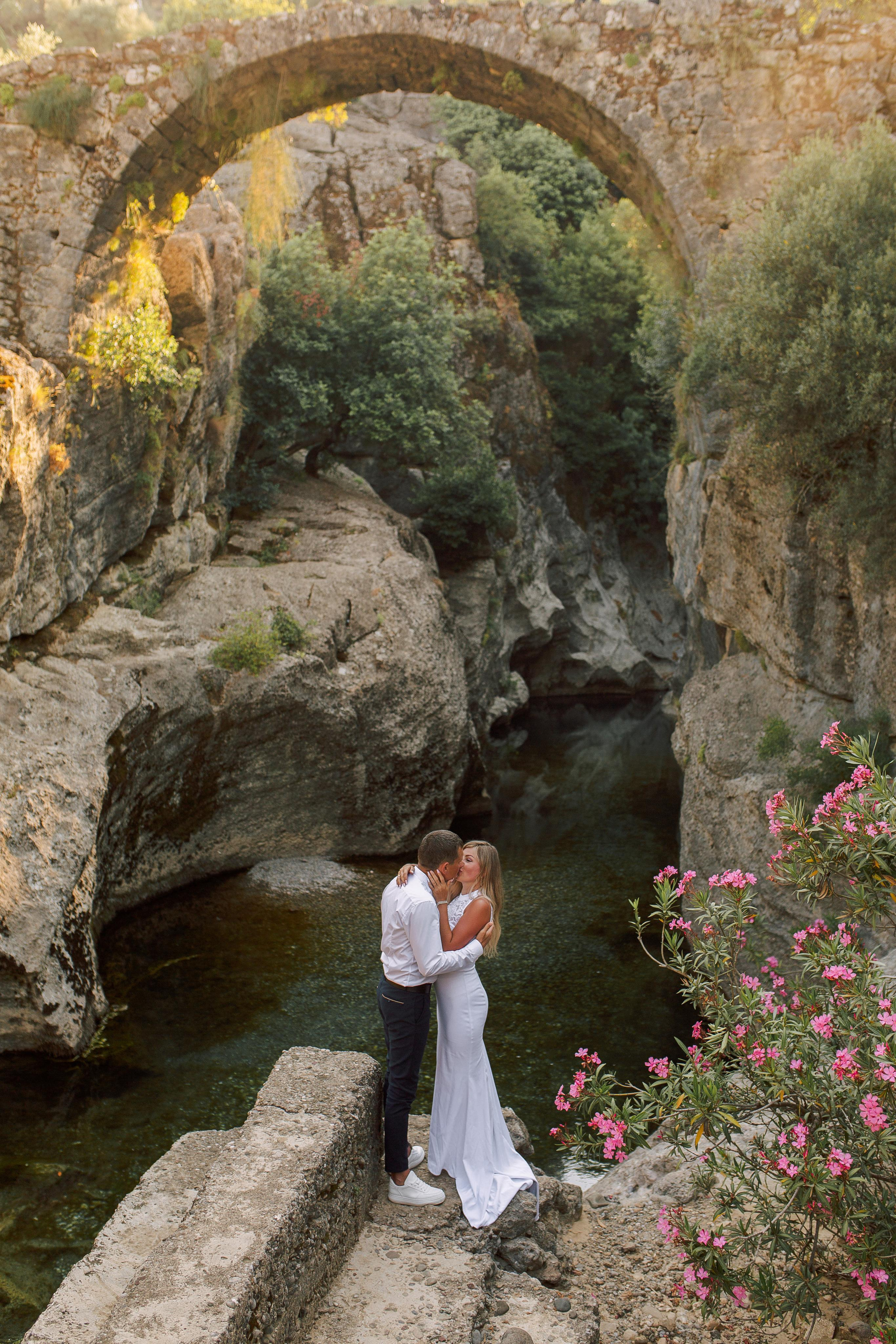 Wedding photo session on the Tazy canyon. Professional Photographer in Alanya, Side, Belek, Antalya. Turkiye